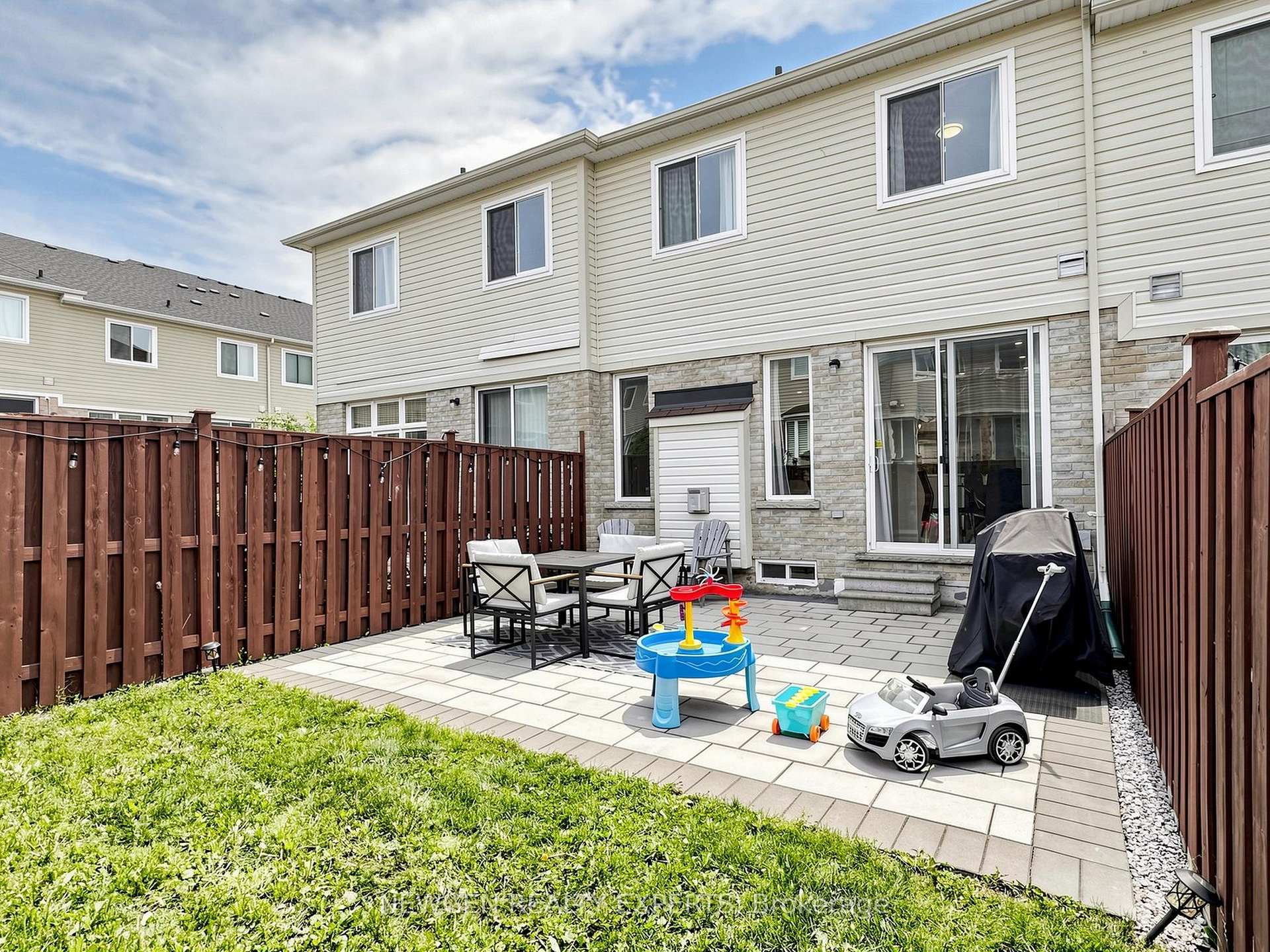 Photo 40 of 53 Silverwood Circle, Ajax, Central East — HOMEH