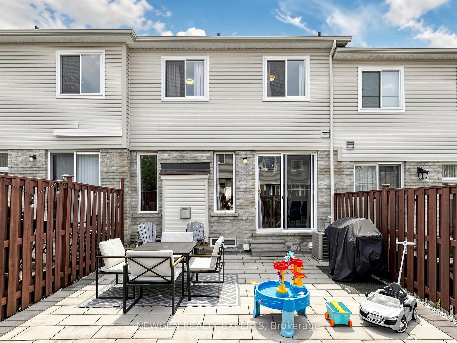 Photo 41 of 53 Silverwood Circle, Ajax, Central East — HOMEH