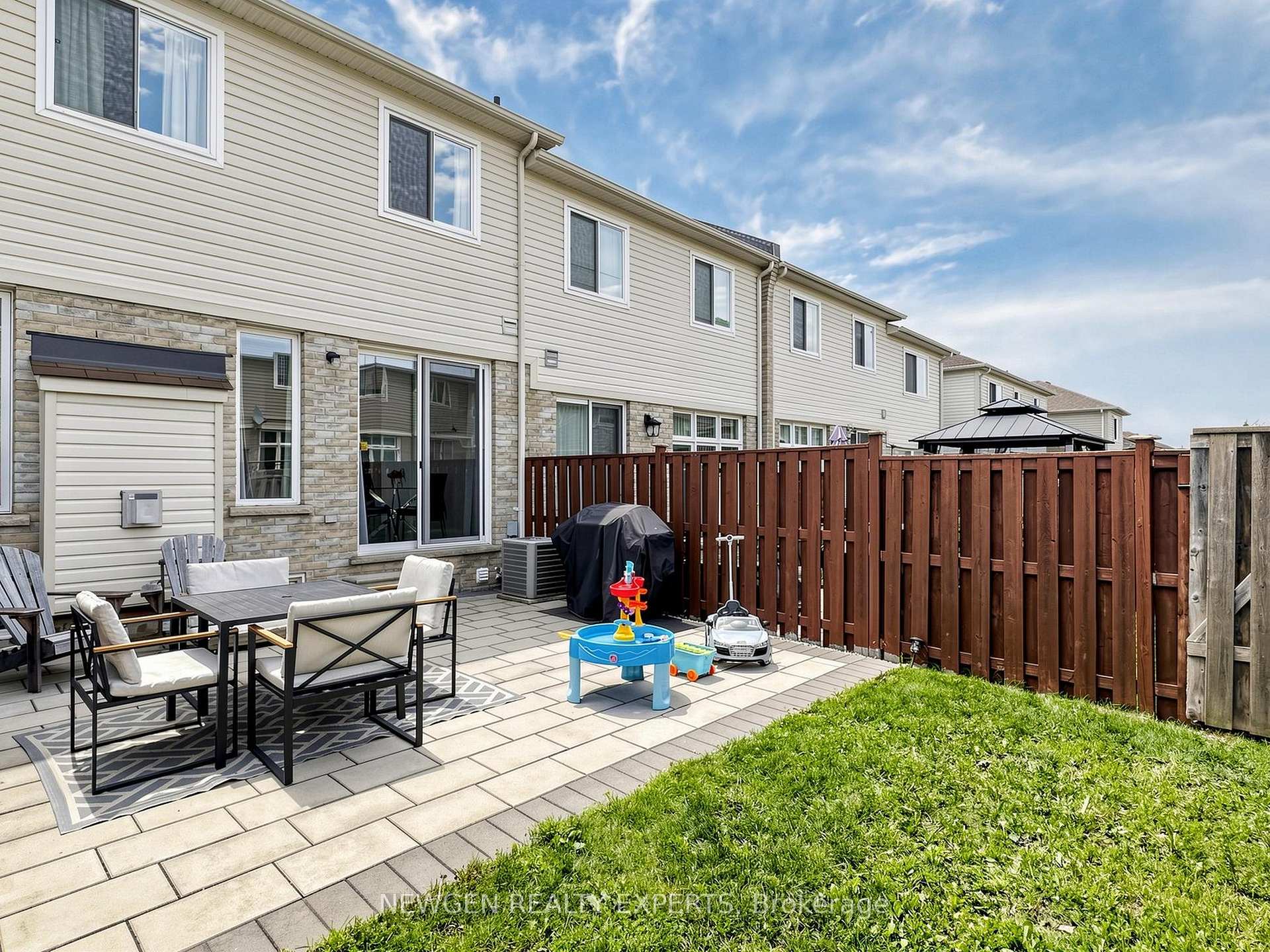 Photo 42 of 53 Silverwood Circle, Ajax, Central East — HOMEH