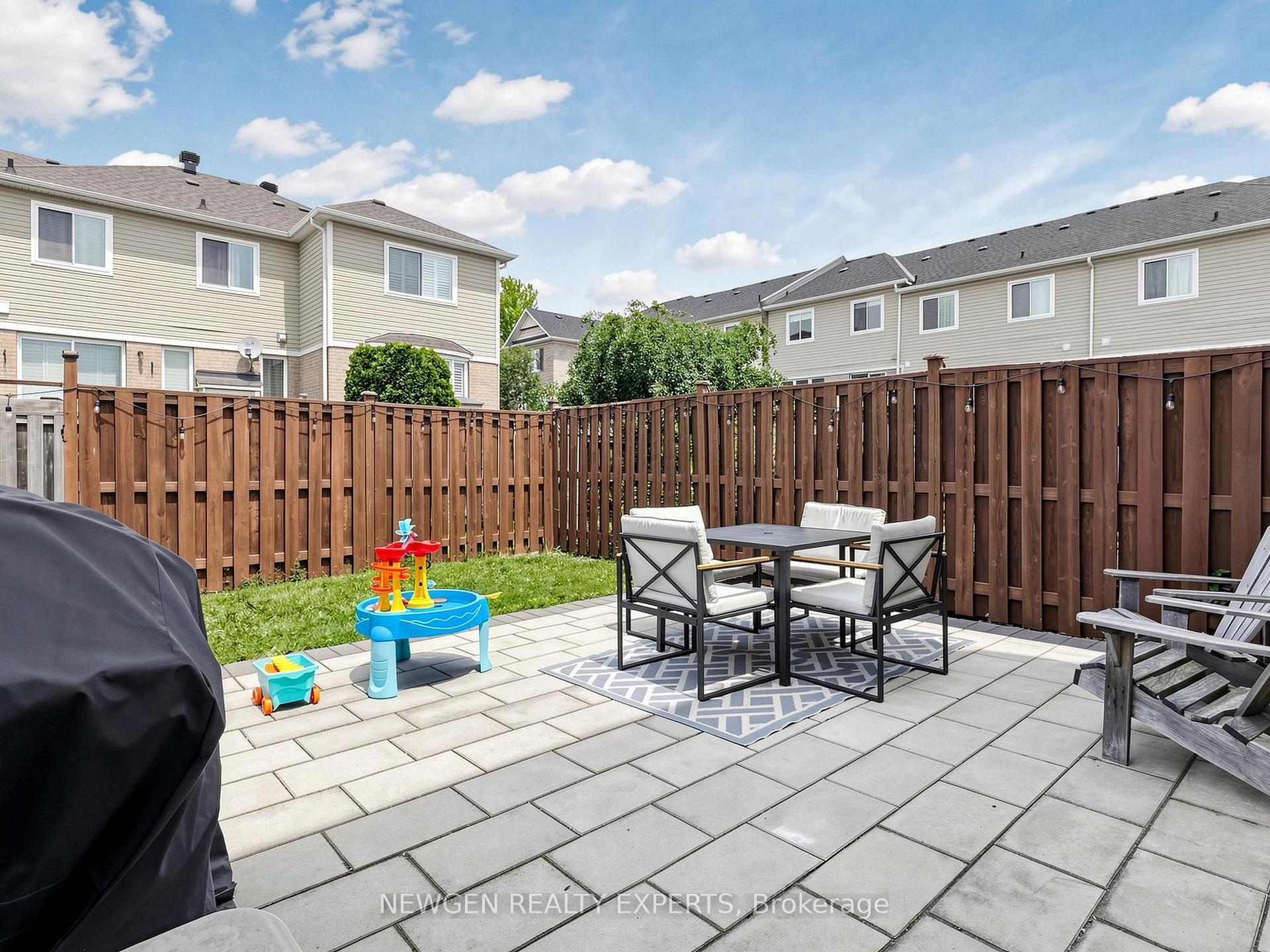 Photo 44 of 53 Silverwood Circle, Ajax, Central East — HOMEH