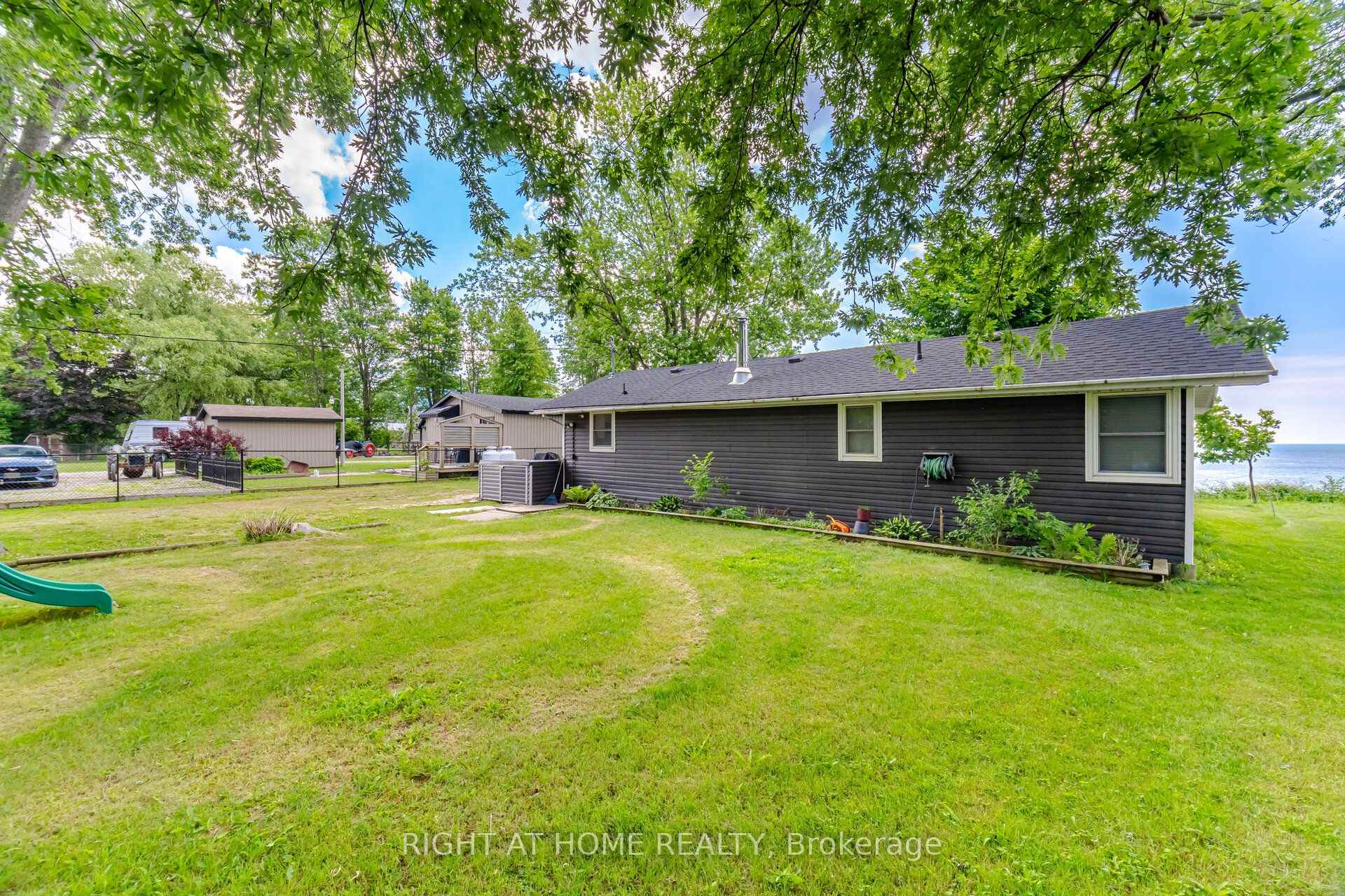 Photo 2 of 33 Derner Line, Haldimand, Dunnville — HOMEH