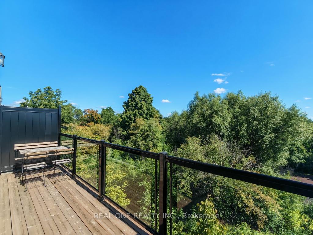 Photo 2 of 19 Woodstream Drive, Etobicoke, West Humber-Clairville — HOMEH
