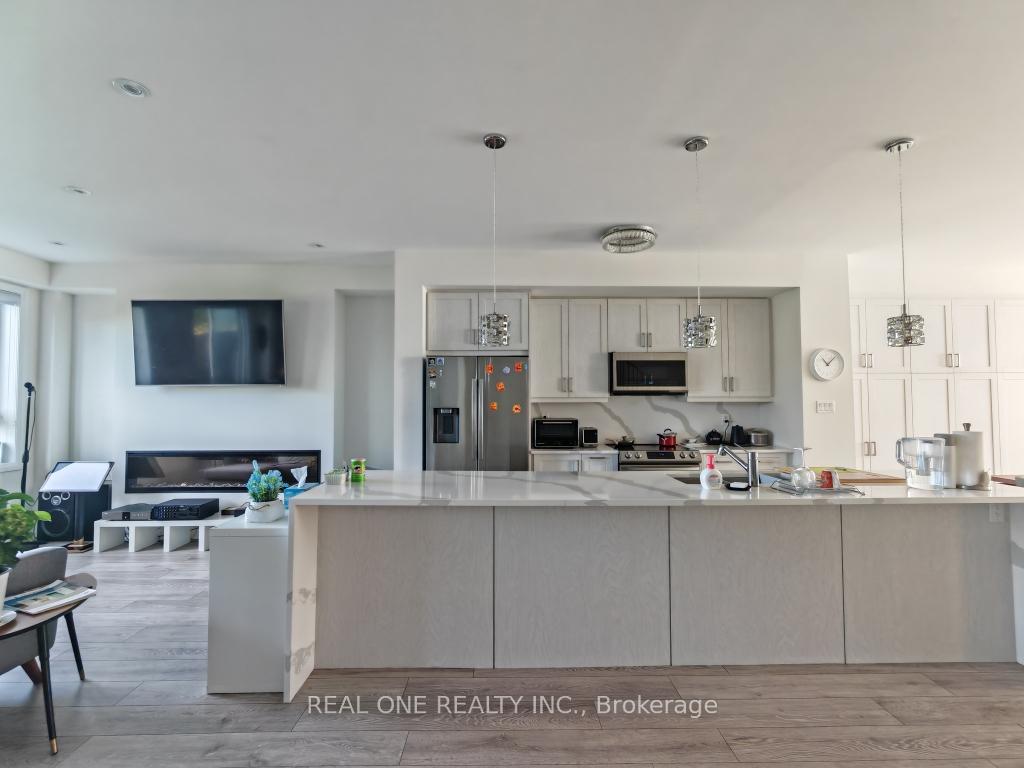 Photo 3 of 19 Woodstream Drive, Etobicoke, West Humber-Clairville — HOMEH