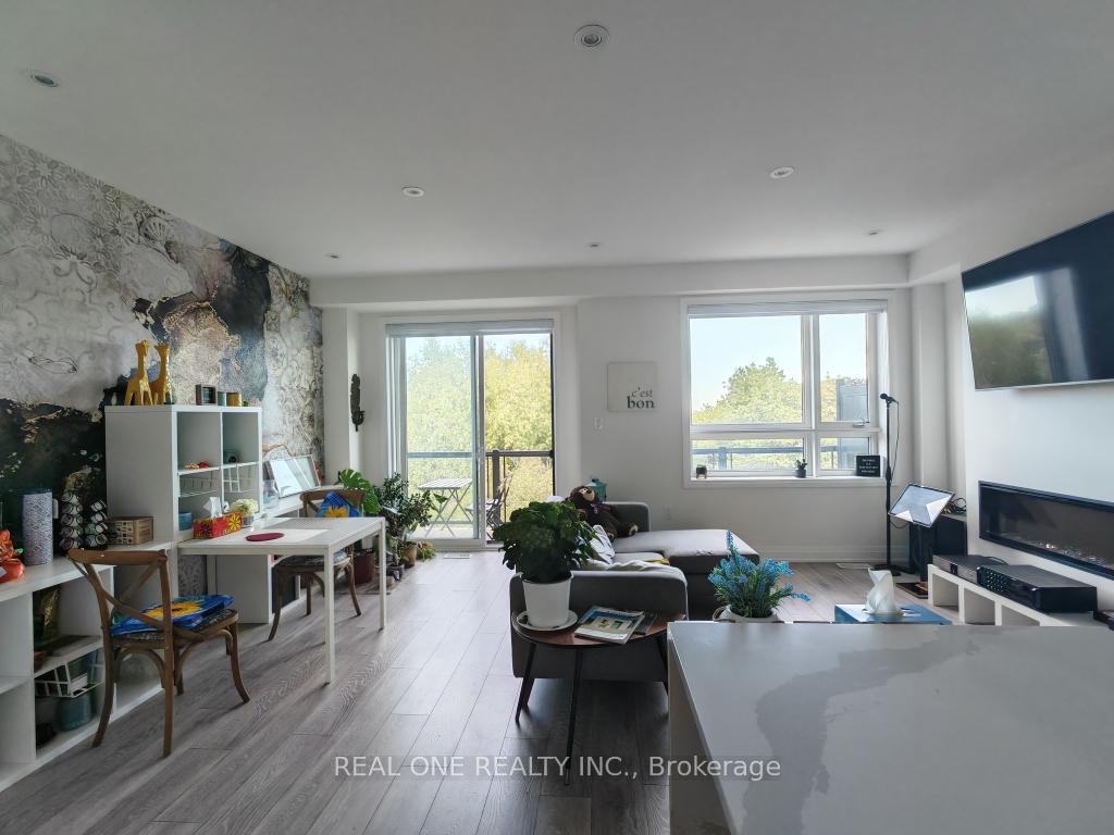Photo 5 of 19 Woodstream Drive, Etobicoke, West Humber-Clairville — HOMEH