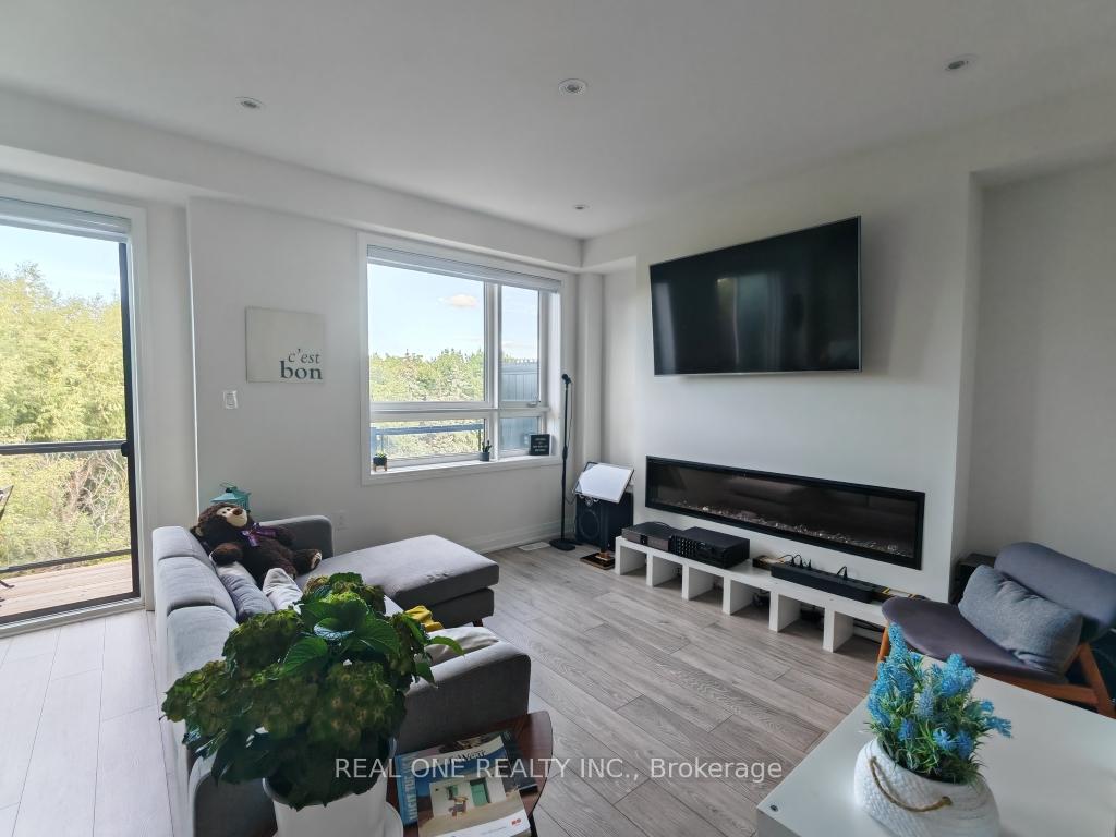 Photo 6 of 19 Woodstream Drive, Etobicoke, West Humber-Clairville — HOMEH