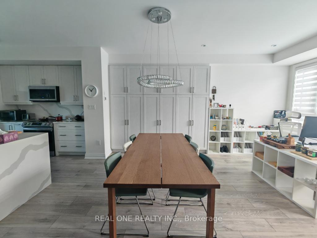 Photo 7 of 19 Woodstream Drive, Etobicoke, West Humber-Clairville — HOMEH