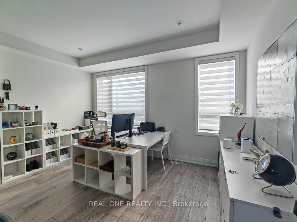 Photo 8 of 19 Woodstream Drive, Etobicoke, West Humber-Clairville — HOMEH