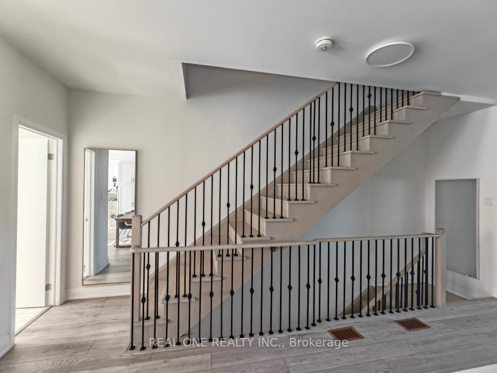 Photo 13 of 19 Woodstream Drive, Etobicoke, West Humber-Clairville — HOMEH