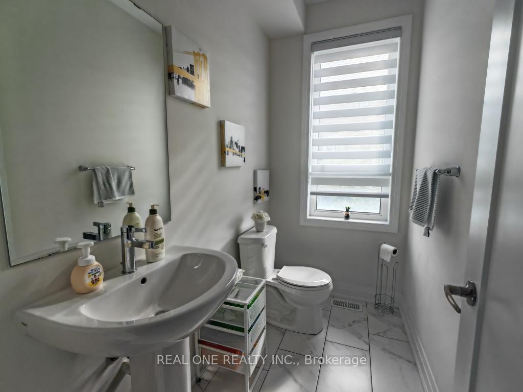 Photo 14 of 19 Woodstream Drive, Etobicoke, West Humber-Clairville — HOMEH