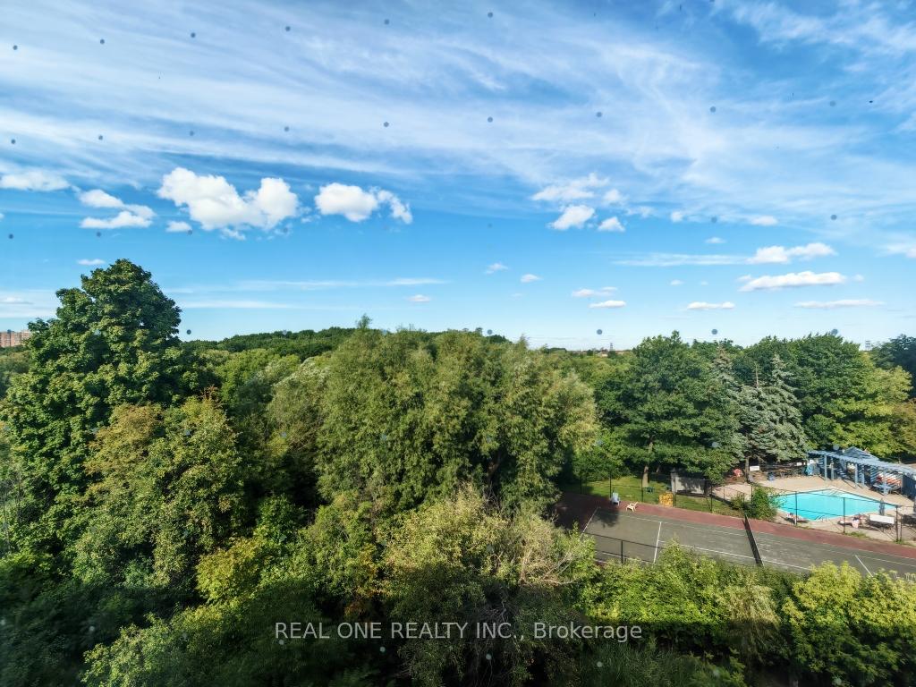 Photo 16 of 19 Woodstream Drive, Etobicoke, West Humber-Clairville — HOMEH