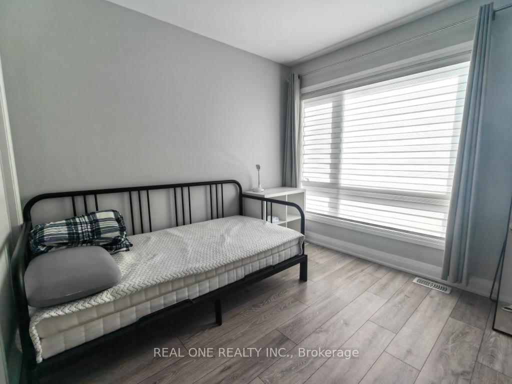 Photo 18 of 19 Woodstream Drive, Etobicoke, West Humber-Clairville — HOMEH