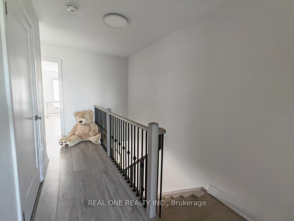 Photo 21 of 19 Woodstream Drive, Etobicoke, West Humber-Clairville — HOMEH
