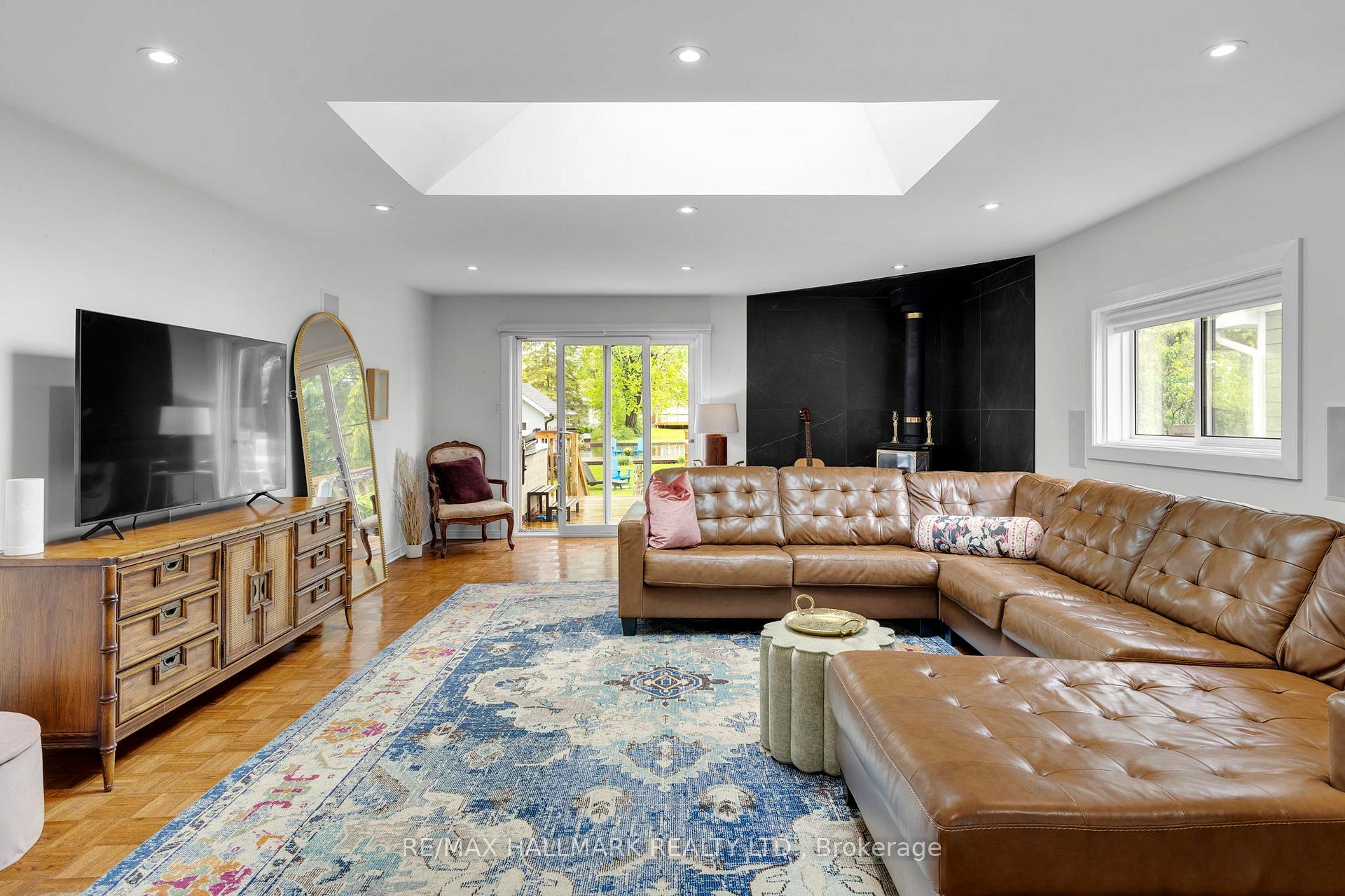 Photo 21 of 95 Lake Avenue, Ramara, Brechin — HOMEH