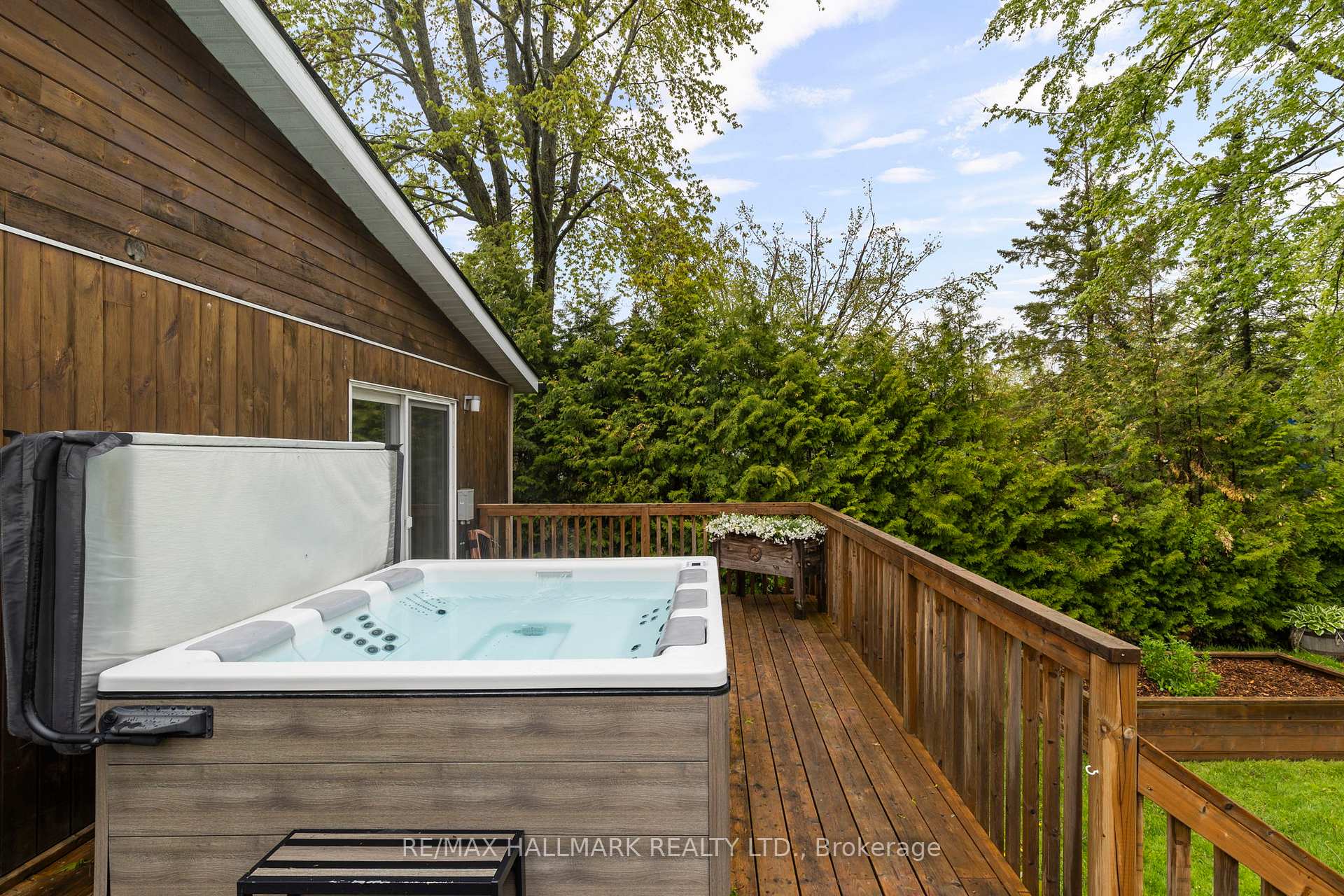 Photo 32 of 95 Lake Avenue, Ramara, Brechin — HOMEH
