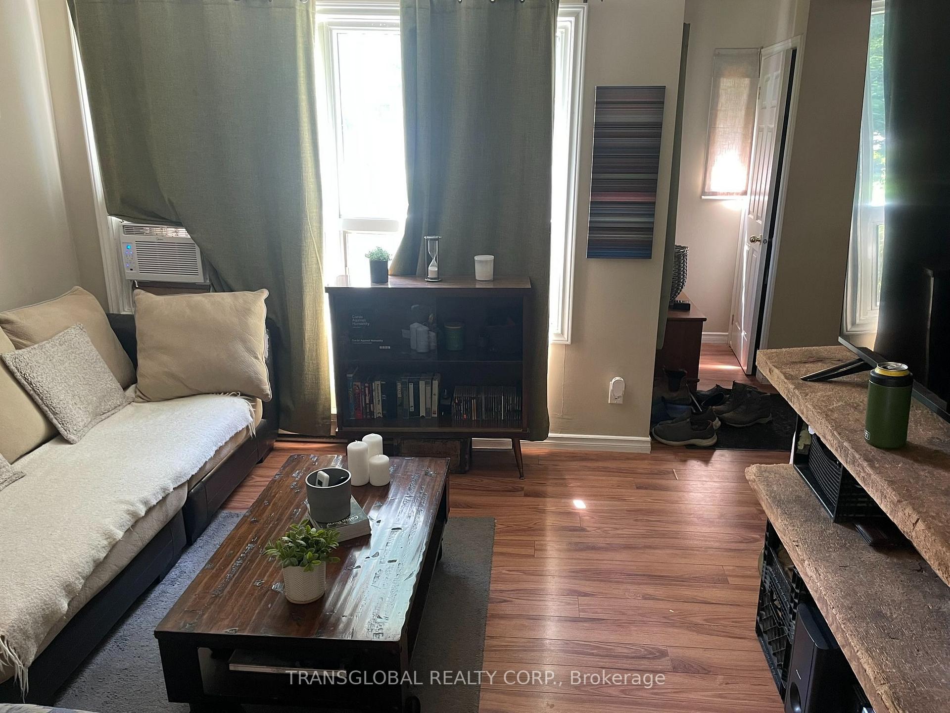 Photo 4 of 1014 Barton Avenue, Georgina, Historic Lakeshore Communities — HOMEH