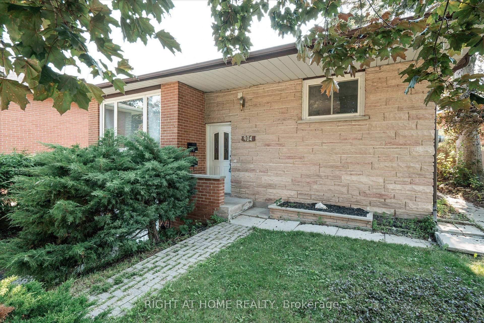 Photo 1 of 904 Walnut Court, Oshawa, Donevan — HOMEH