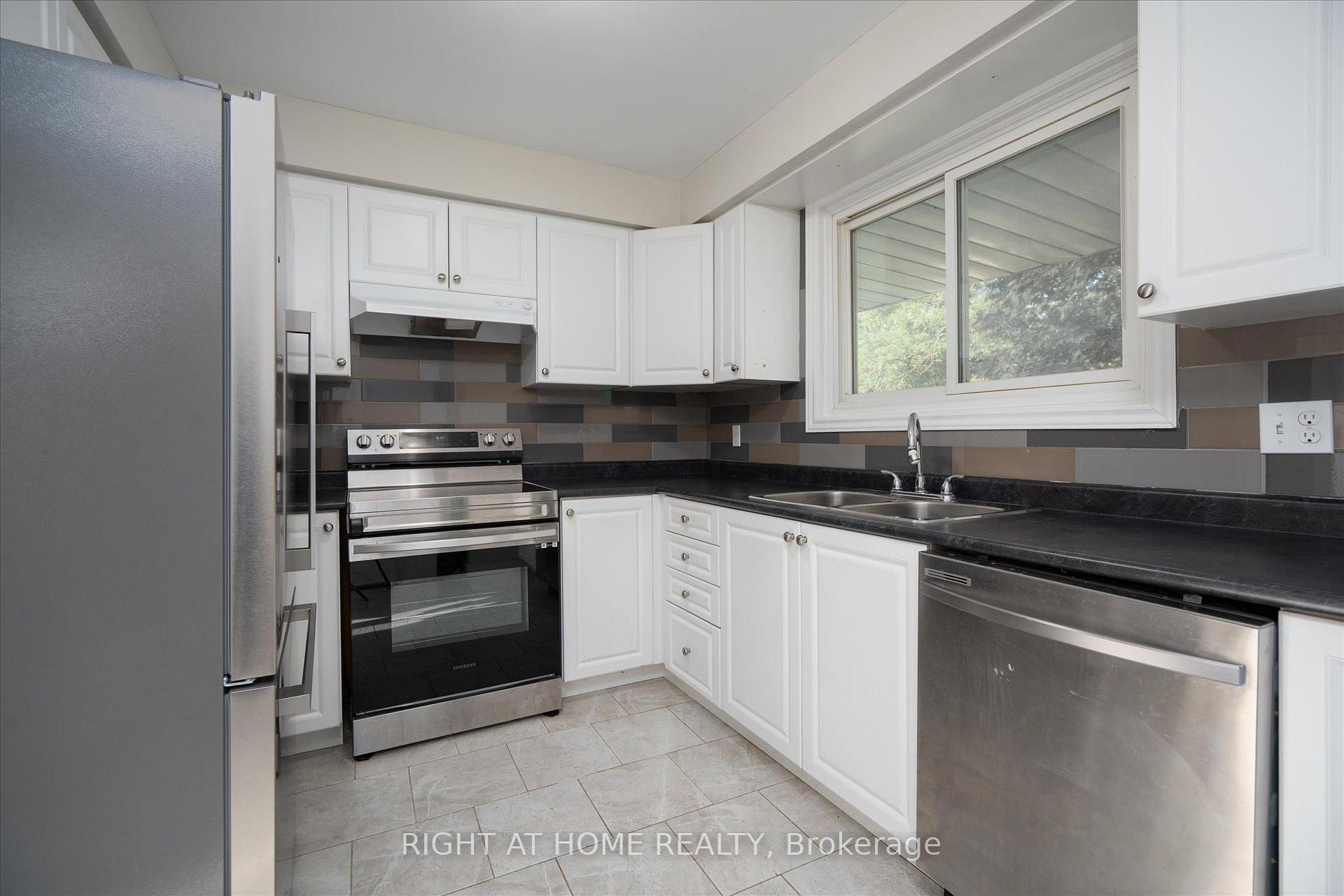 Photo 9 of 904 Walnut Court, Oshawa, Donevan — HOMEH