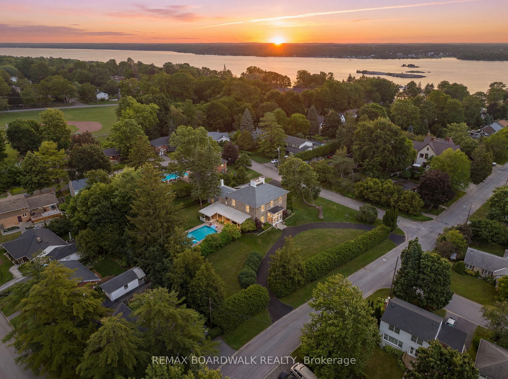 Photo 3 of 55 Cochrane Drive, Brockville, Brockville — HOMEH
