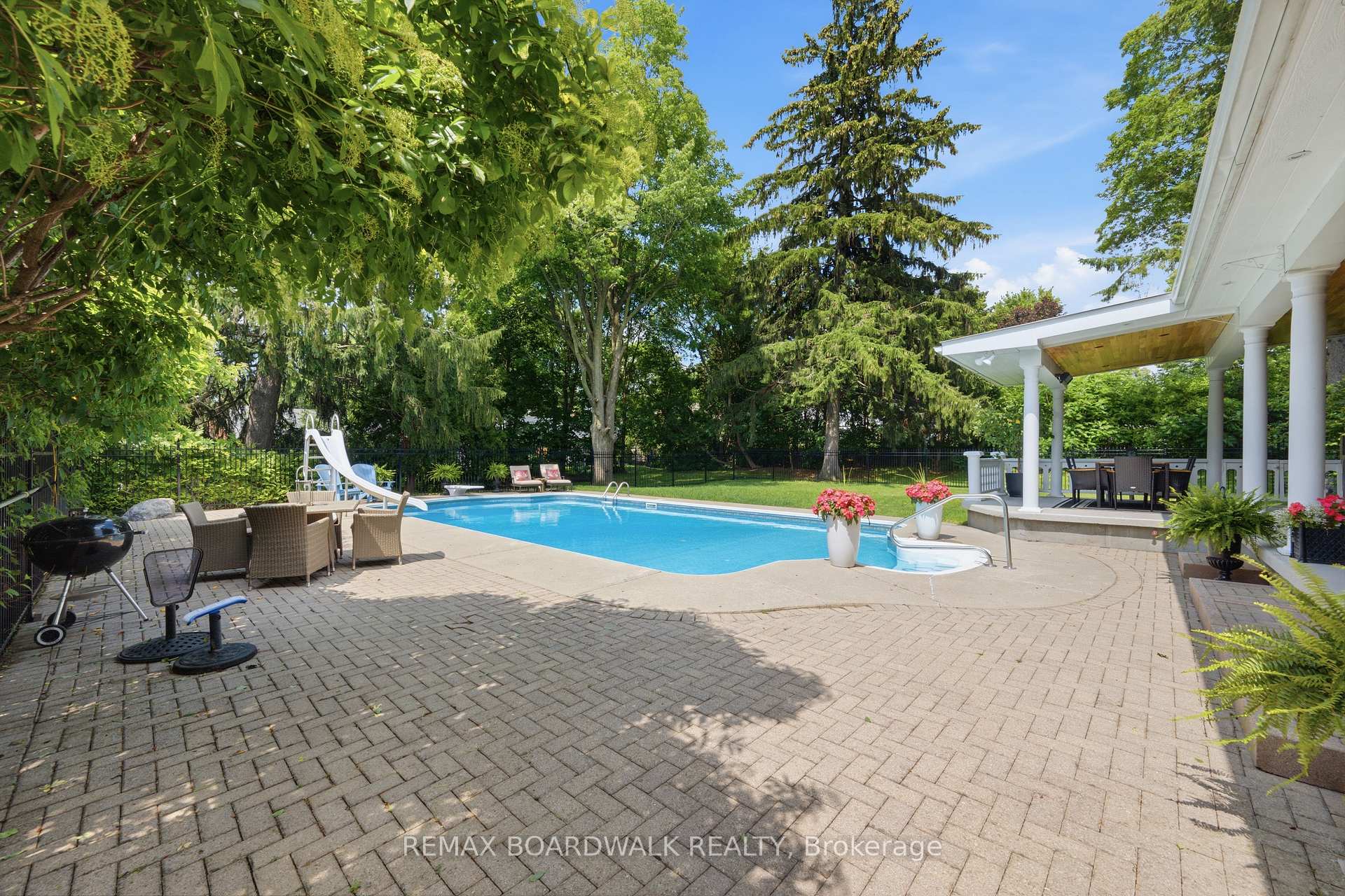 Photo 10 of 55 Cochrane Drive, Brockville, Brockville — HOMEH