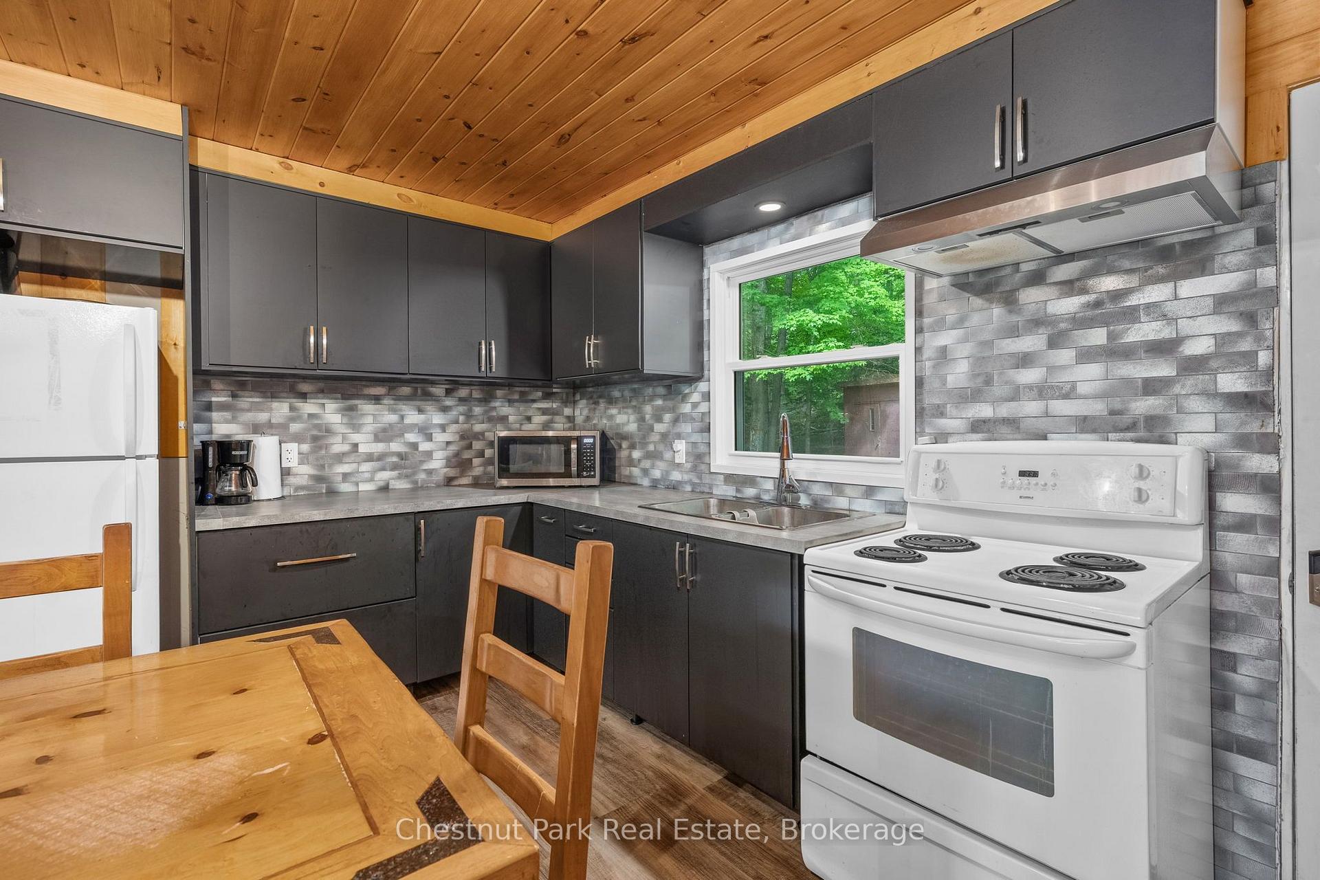 Photo 18 of 412 Sherwood Drive, Perry, Novar — HOMEH