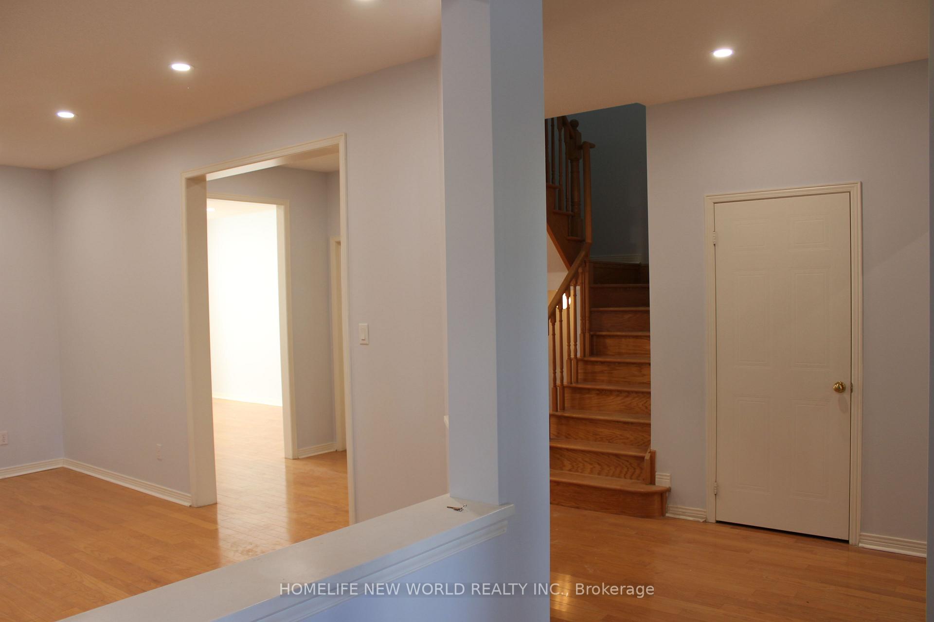 Photo 4 of 31 Barkwood Hollow, Markham, Berczy — HOMEH