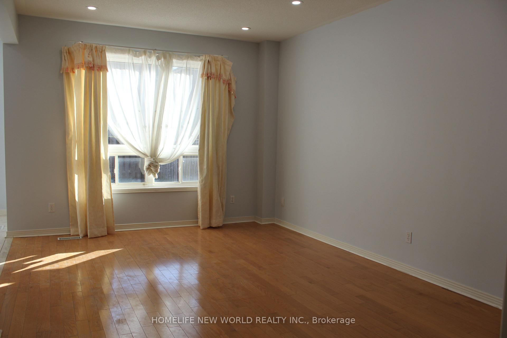 Photo 5 of 31 Barkwood Hollow, Markham, Berczy — HOMEH
