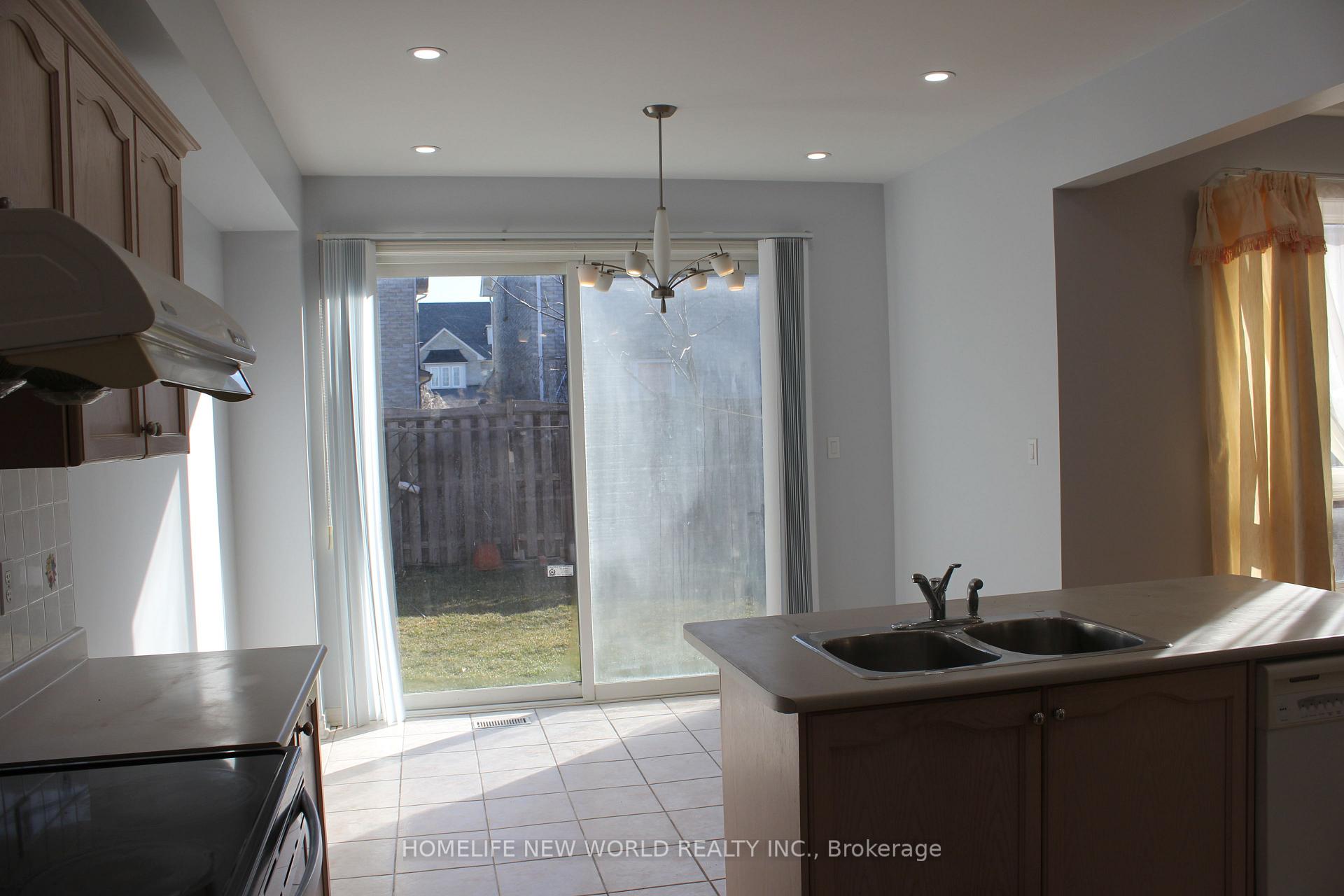 Photo 9 of 31 Barkwood Hollow, Markham, Berczy — HOMEH