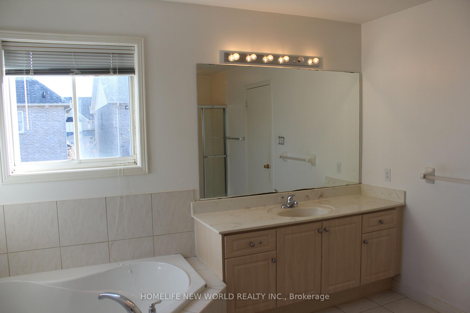 Photo 23 of 31 Barkwood Hollow, Markham, Berczy — HOMEH