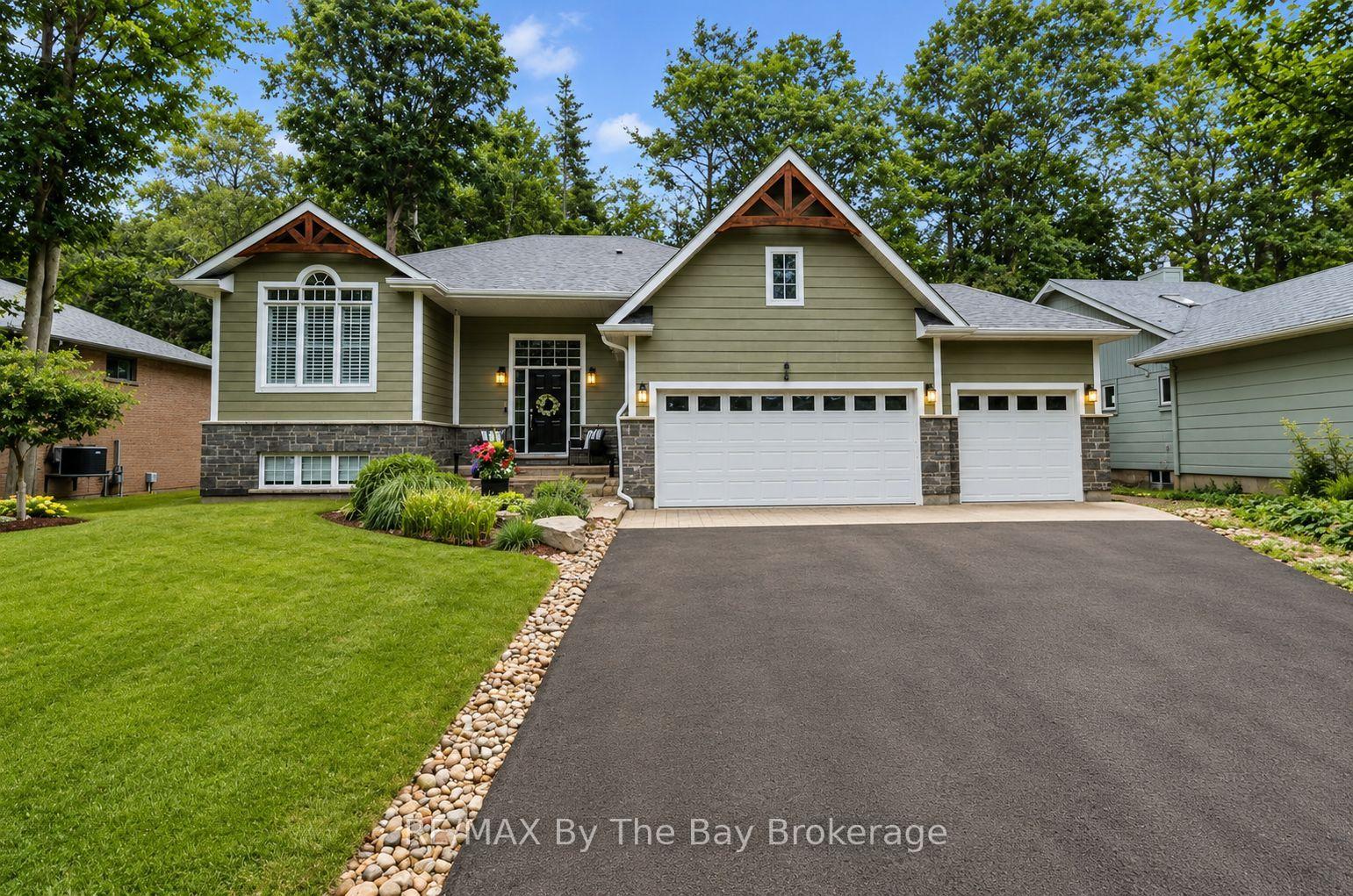 Photo 1 of 7 Downer Crescent, Wasaga Beach — HOMEH