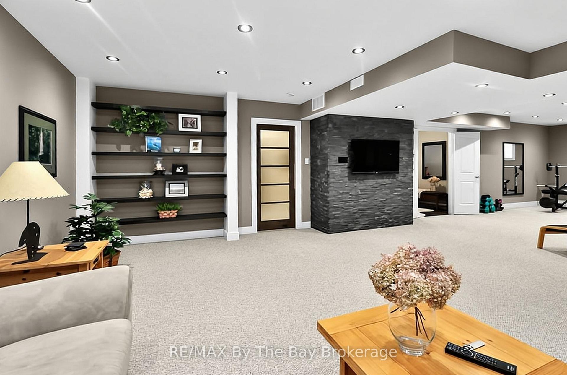 Photo 4 of 7 Downer Crescent, Wasaga Beach — HOMEH