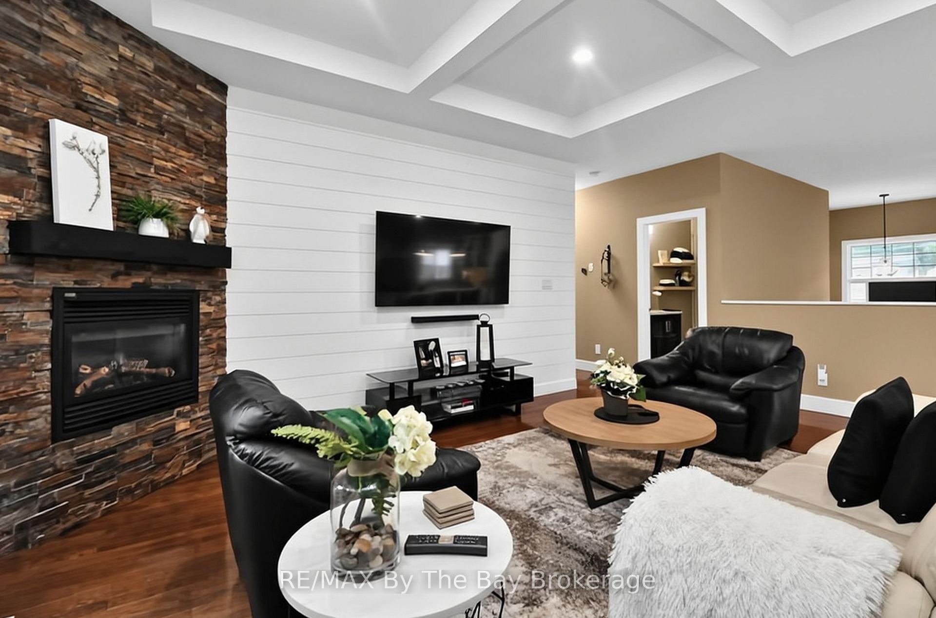 Photo 6 of 7 Downer Crescent, Wasaga Beach — HOMEH