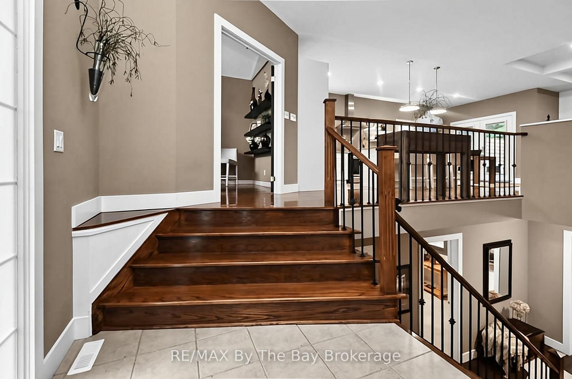 Photo 8 of 7 Downer Crescent, Wasaga Beach — HOMEH