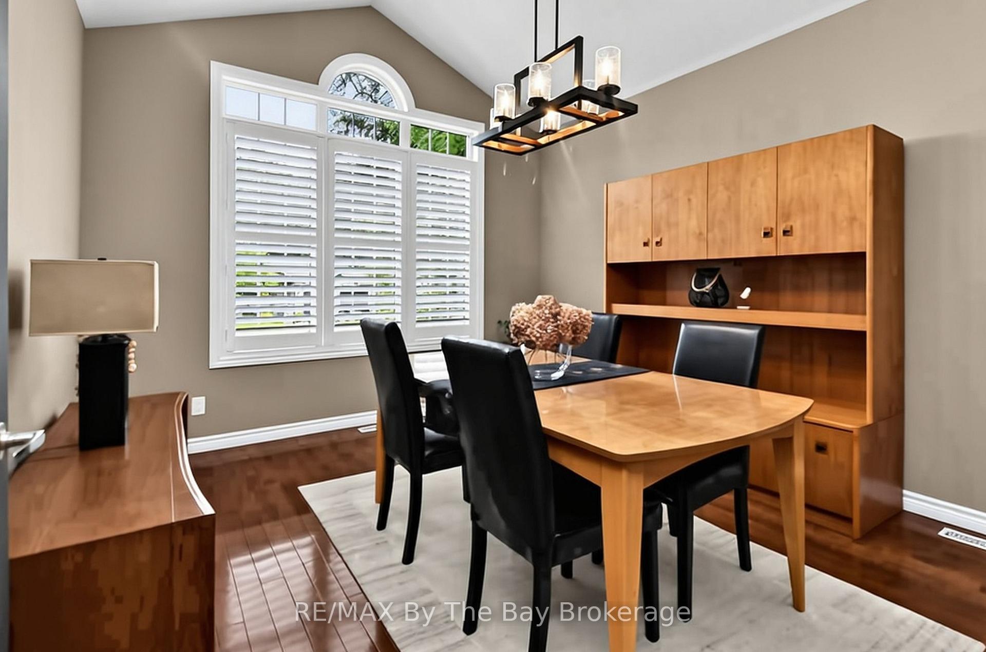 Photo 9 of 7 Downer Crescent, Wasaga Beach — HOMEH