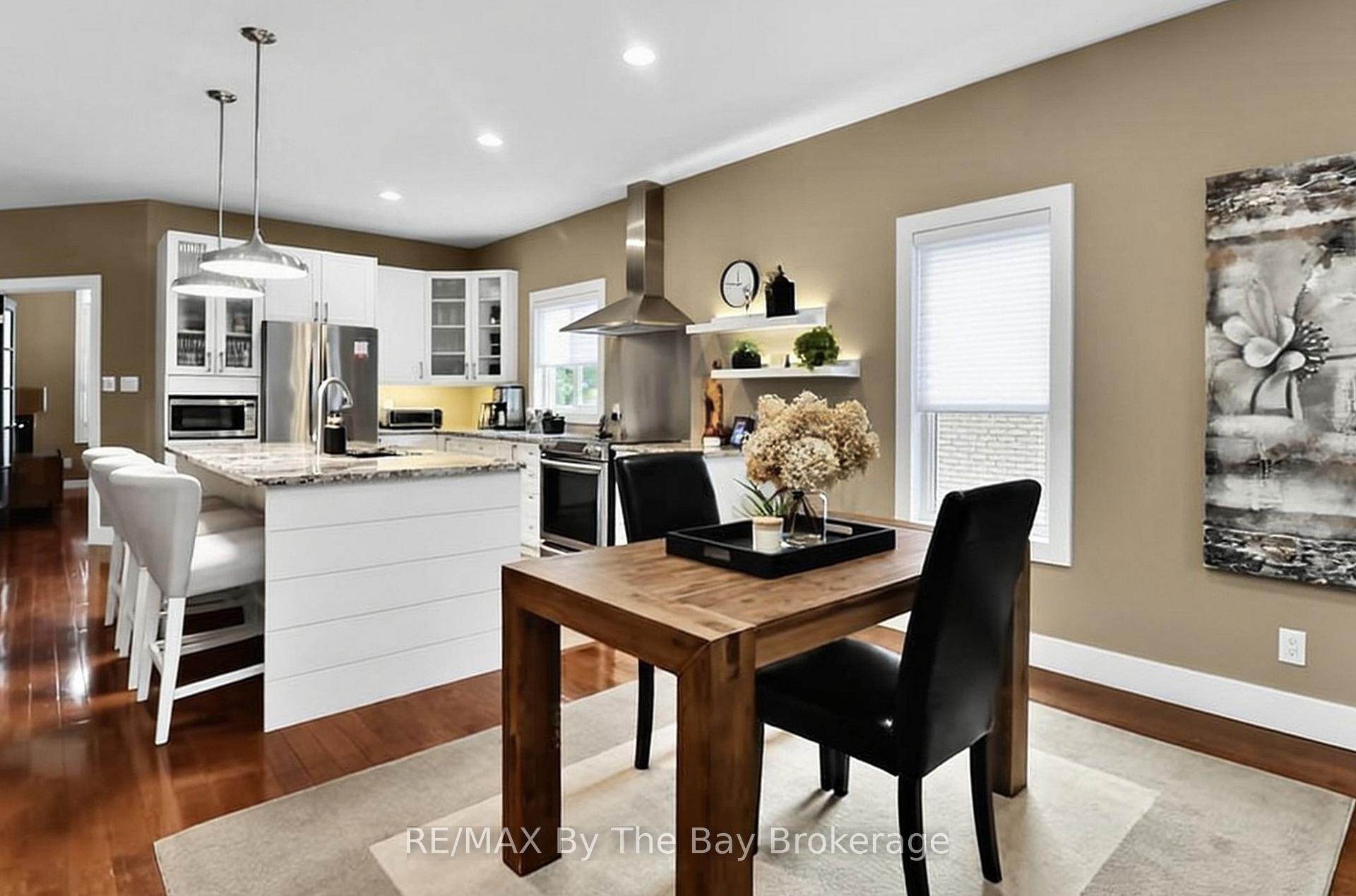 Photo 15 of 7 Downer Crescent, Wasaga Beach — HOMEH