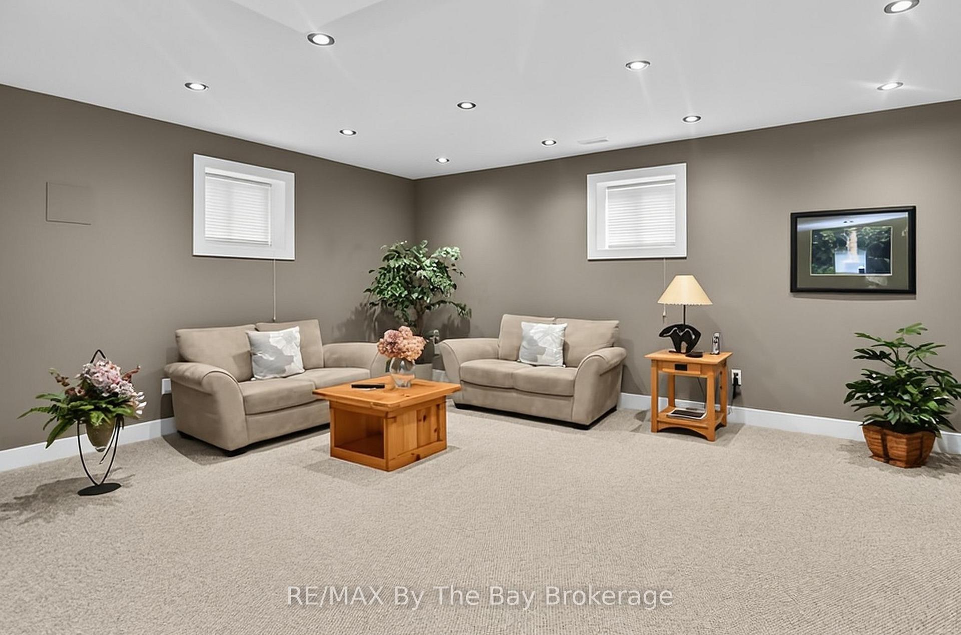 Photo 31 of 7 Downer Crescent, Wasaga Beach — HOMEH