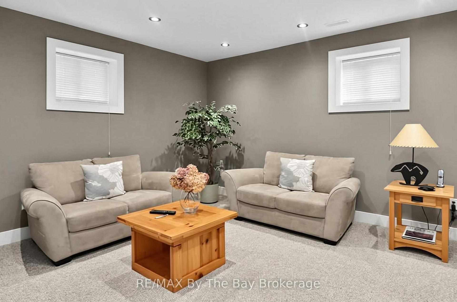Photo 32 of 7 Downer Crescent, Wasaga Beach — HOMEH
