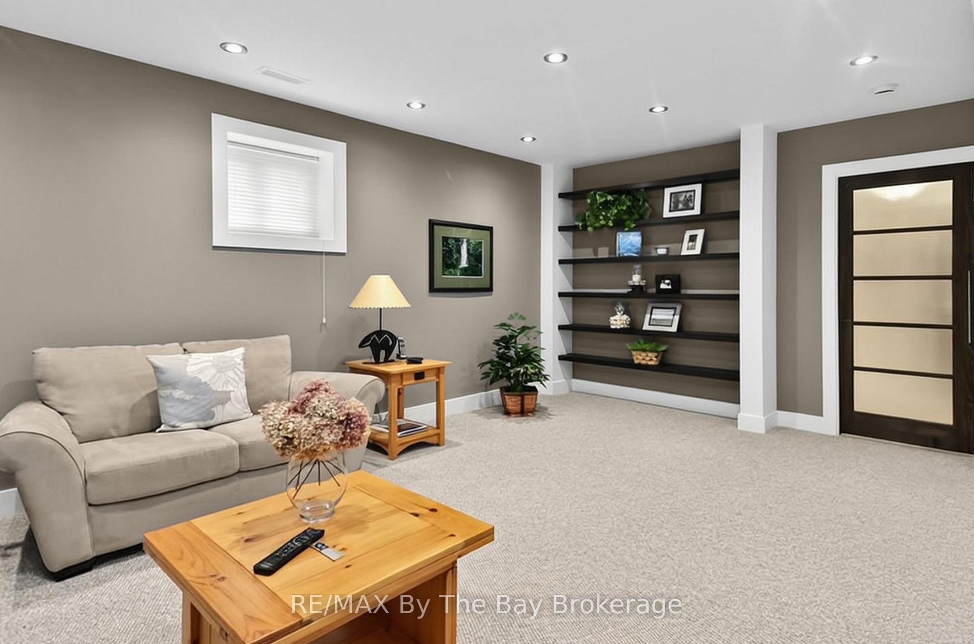 Photo 34 of 7 Downer Crescent, Wasaga Beach — HOMEH