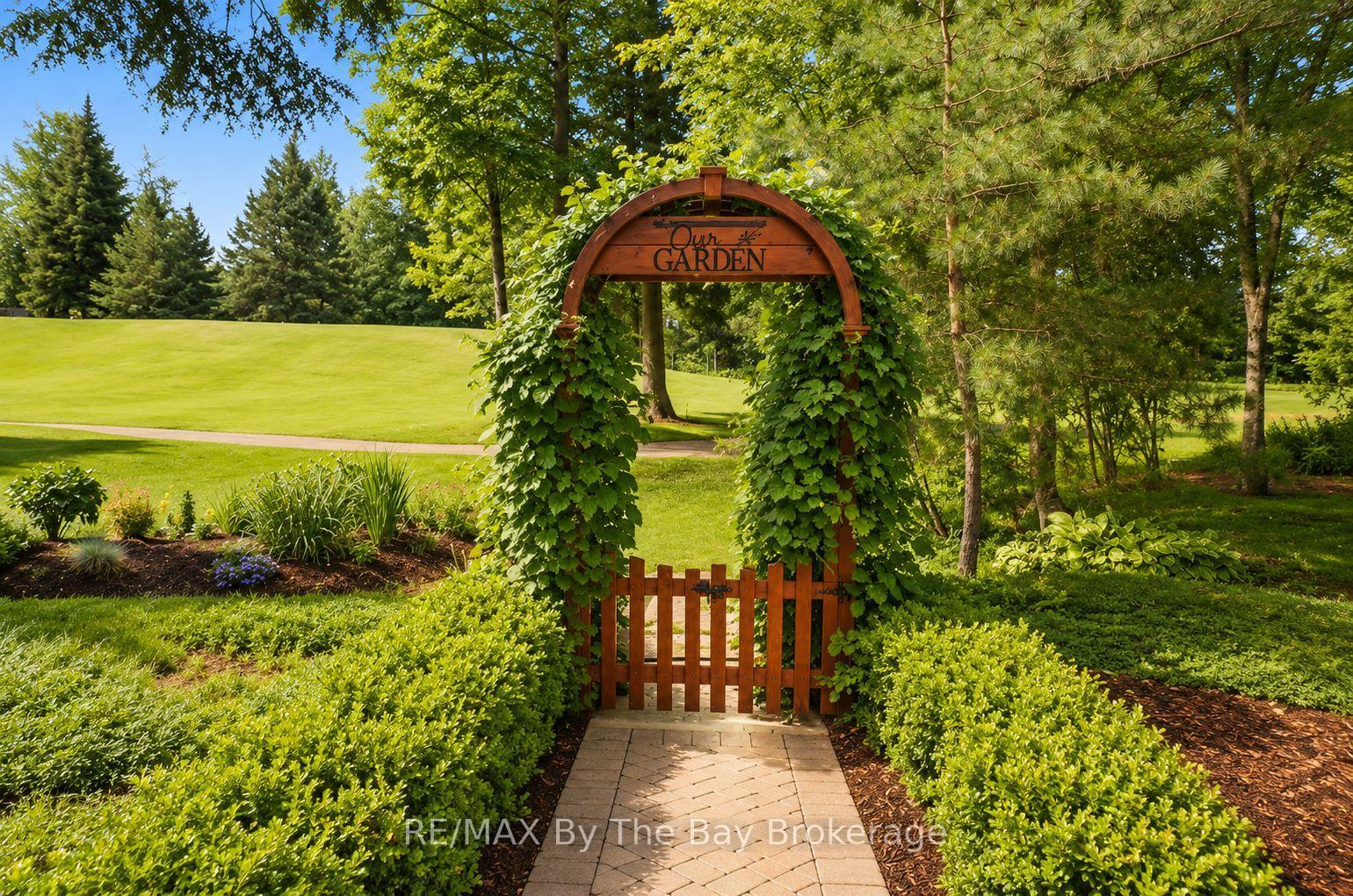 Photo 46 of 7 Downer Crescent, Wasaga Beach — HOMEH