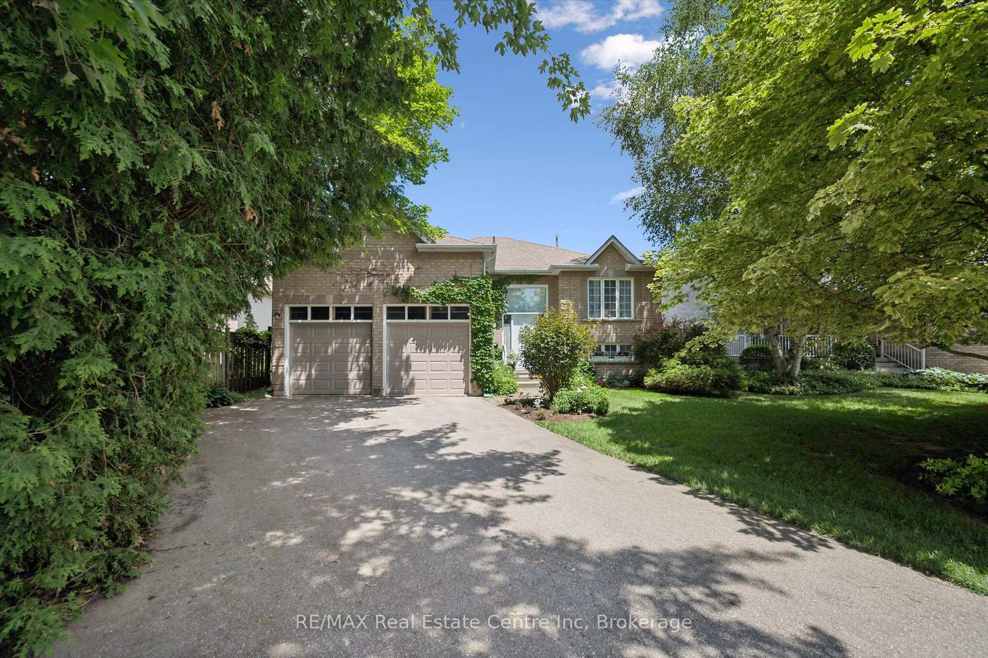 Photo 2 of 45 Braeside Road, Centre Wellington, Fergus — HOMEH