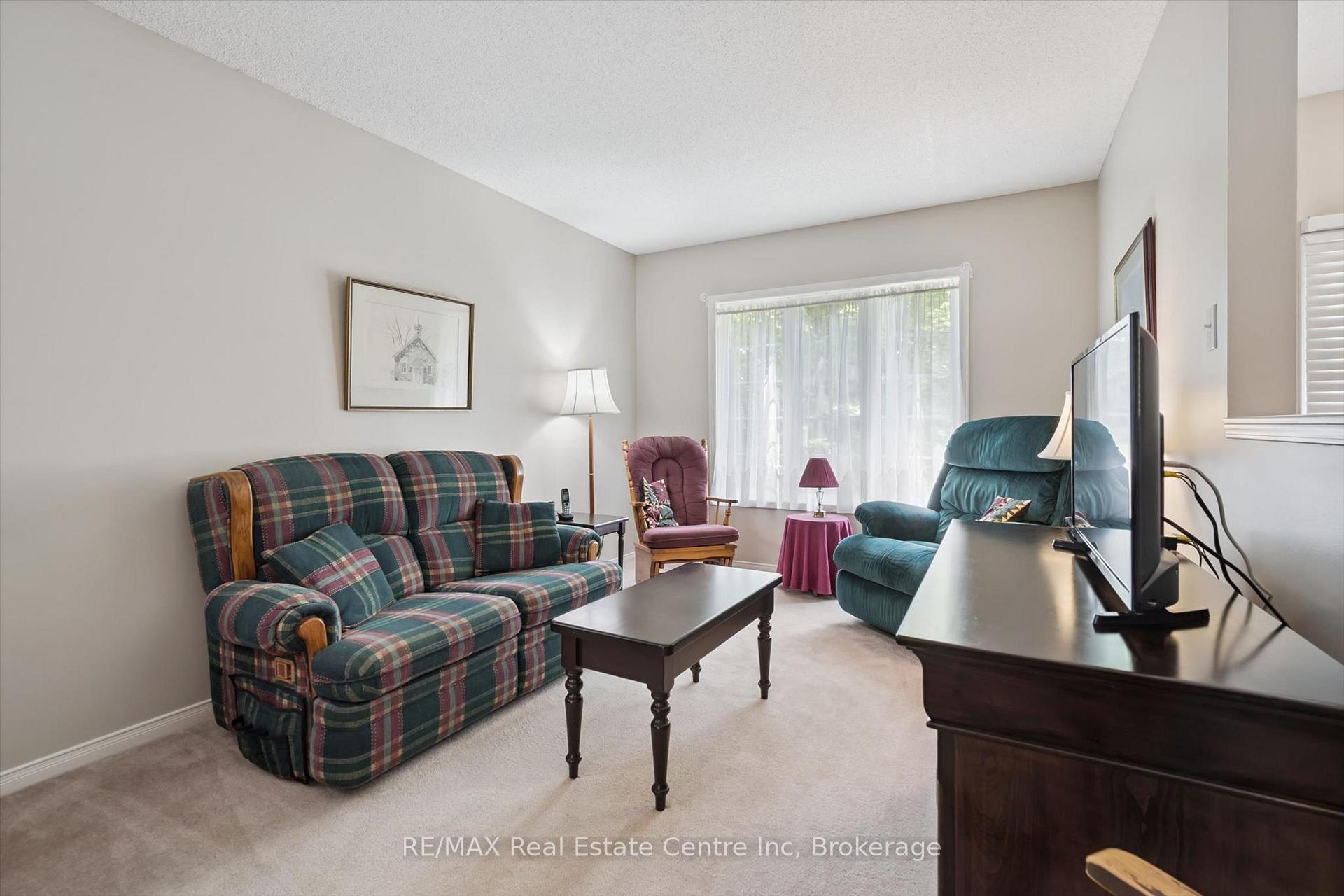 Photo 5 of 45 Braeside Road, Centre Wellington, Fergus — HOMEH