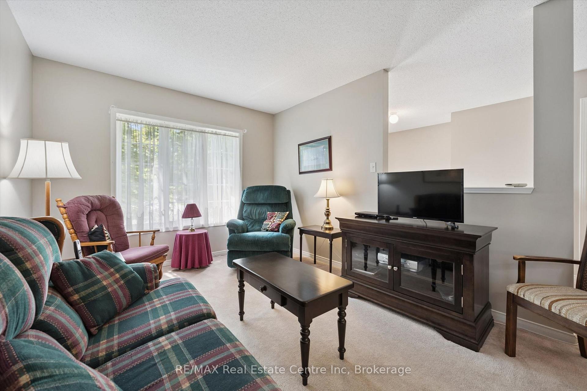Photo 6 of 45 Braeside Road, Centre Wellington, Fergus — HOMEH