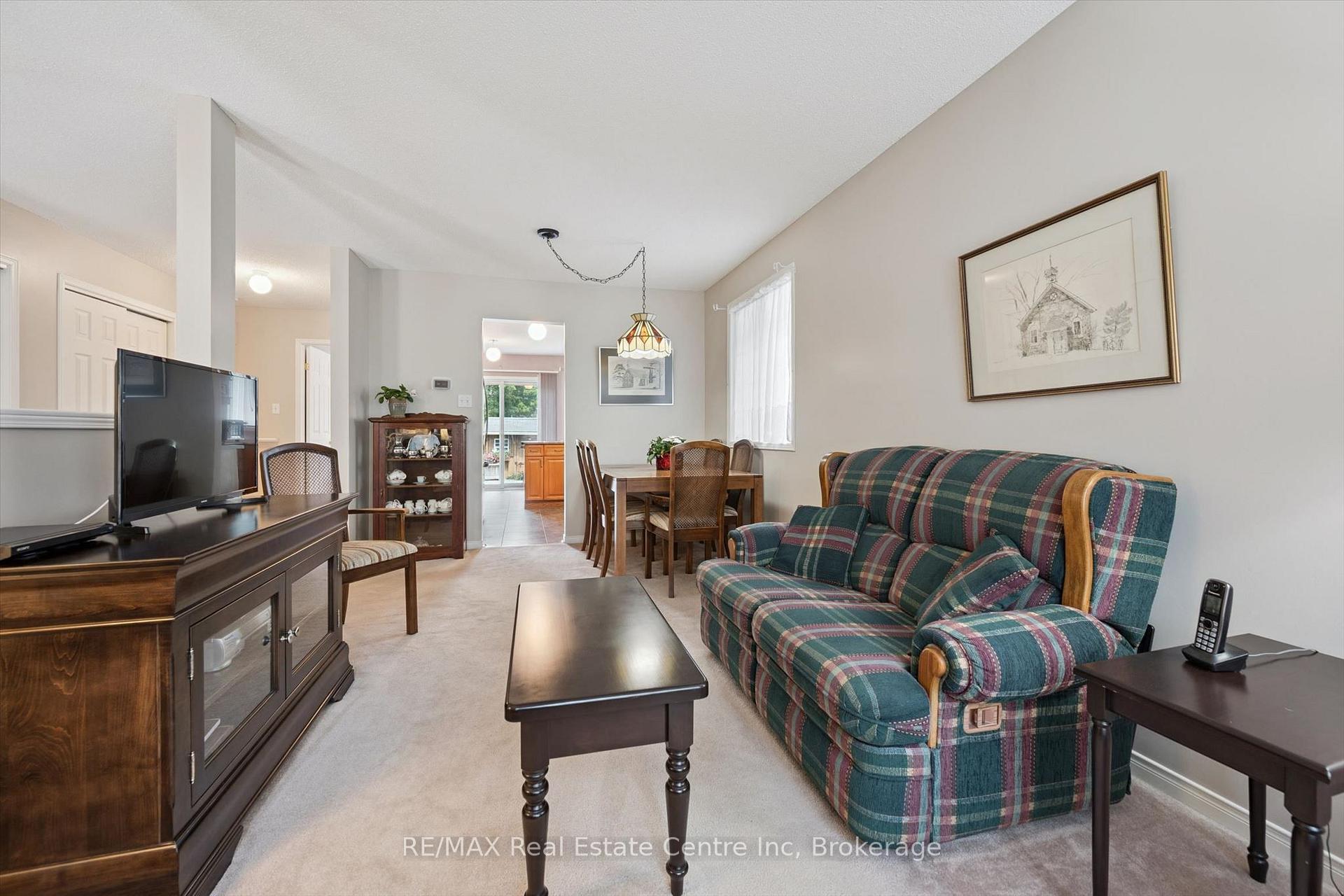 Photo 8 of 45 Braeside Road, Centre Wellington, Fergus — HOMEH