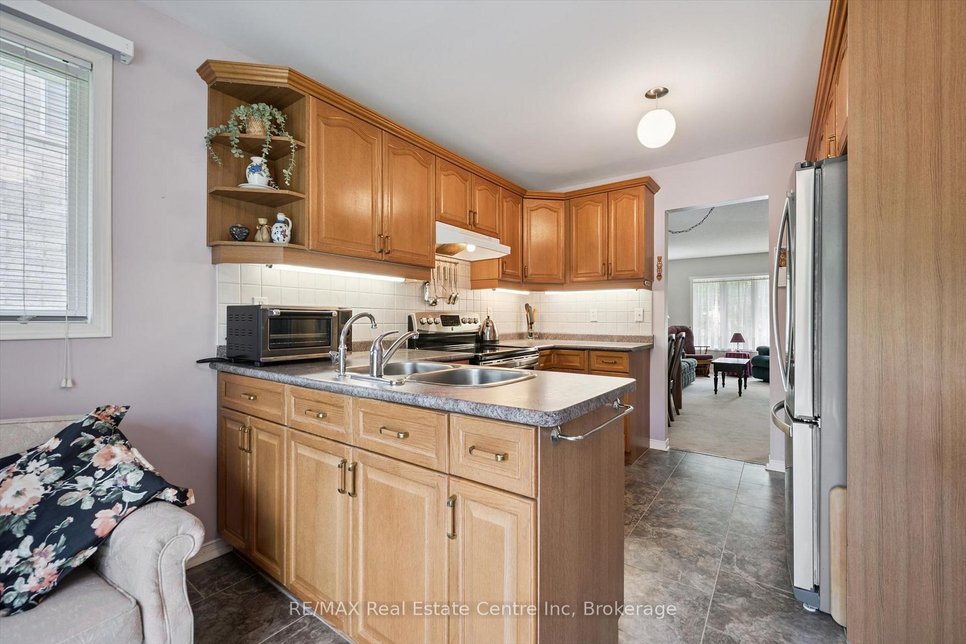 Photo 10 of 45 Braeside Road, Centre Wellington, Fergus — HOMEH