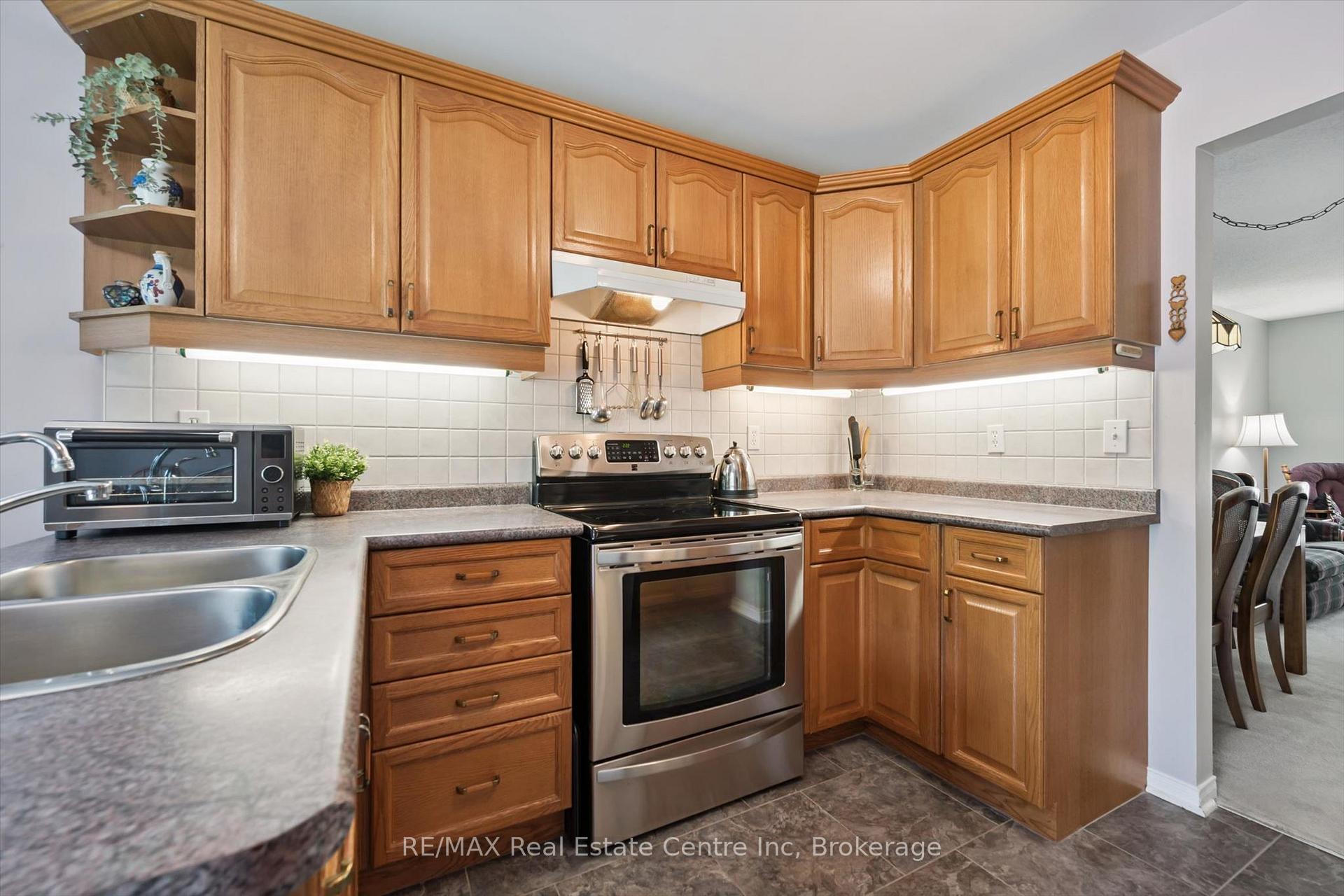 Photo 11 of 45 Braeside Road, Centre Wellington, Fergus — HOMEH