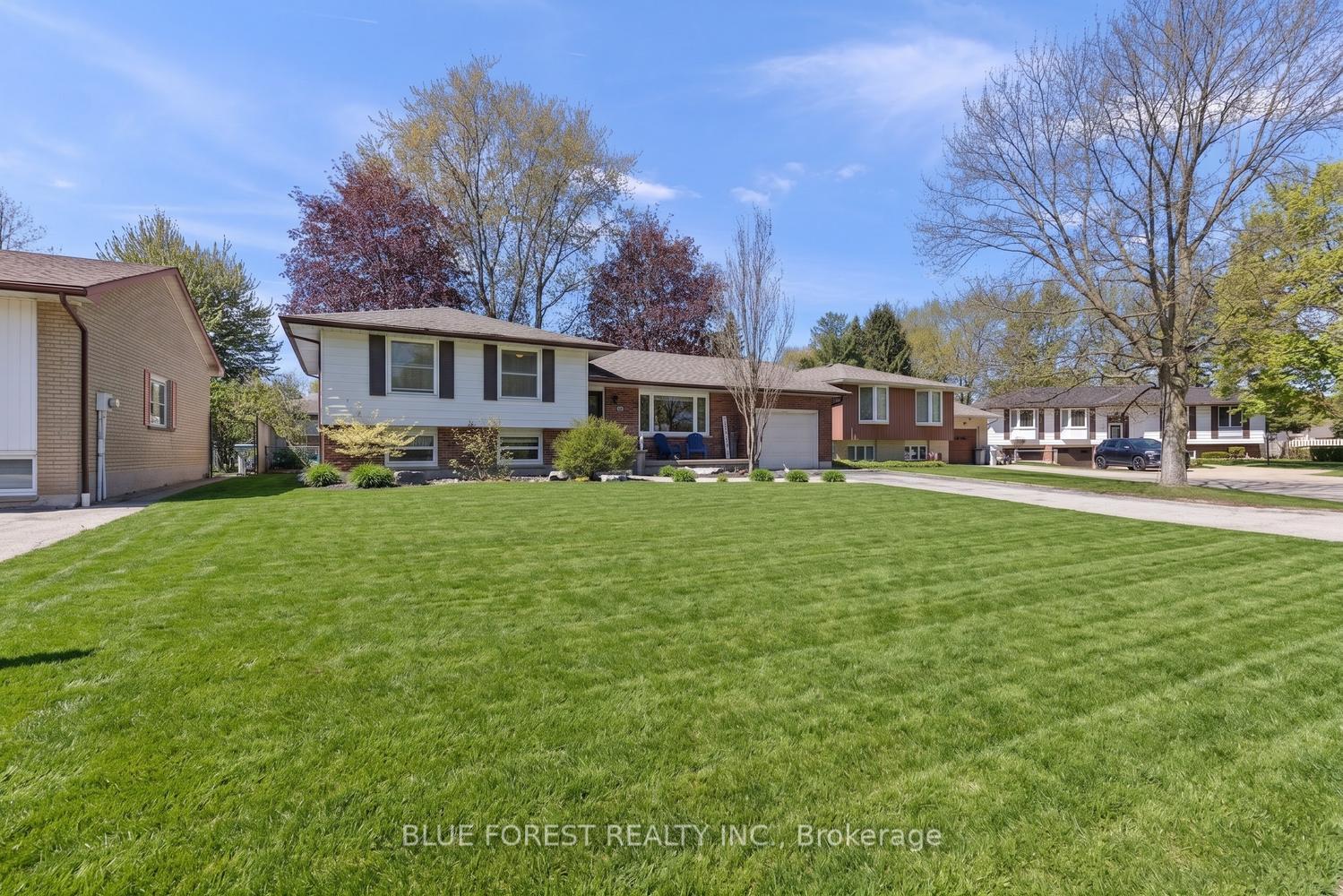 Photo 1 of 16 Dell Drive, Strathroy-Caradoc, SW — HOMEH