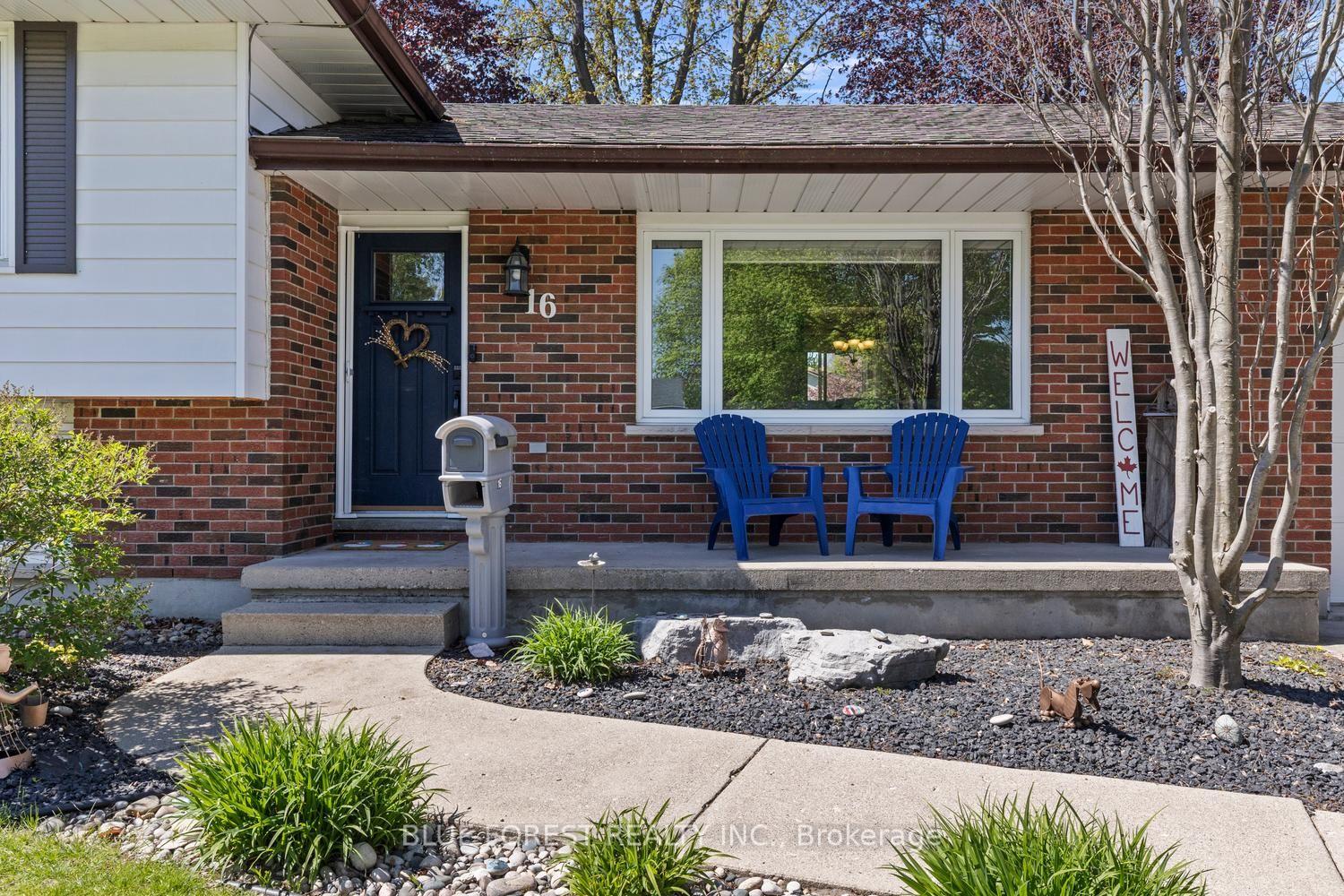 Photo 2 of 16 Dell Drive, Strathroy-Caradoc, SW — HOMEH