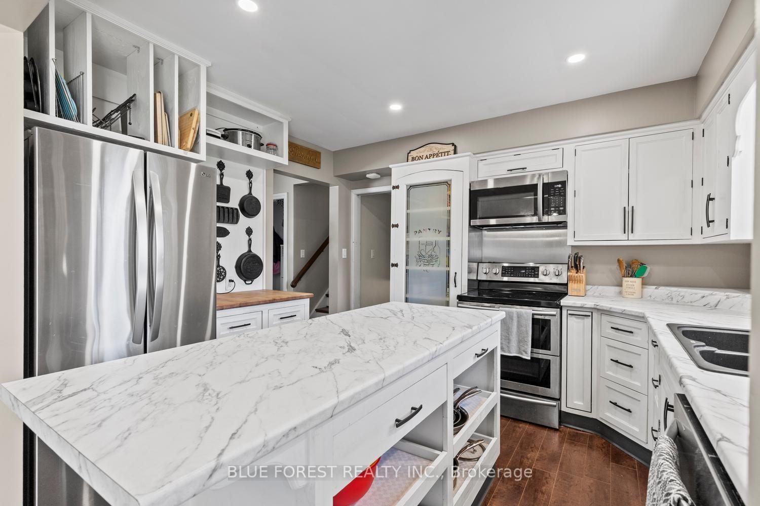 Photo 4 of 16 Dell Drive, Strathroy-Caradoc, SW — HOMEH