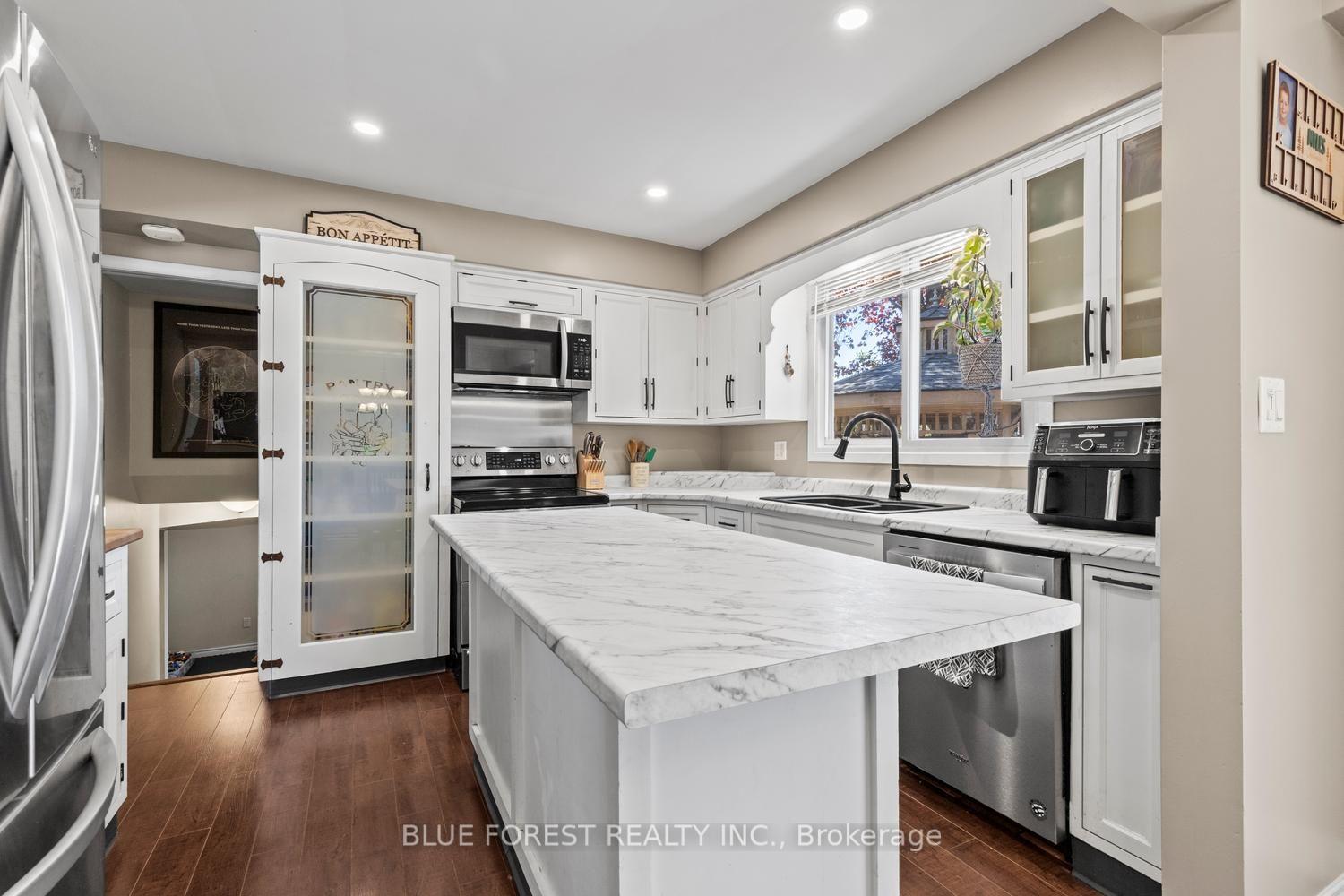 Photo 5 of 16 Dell Drive, Strathroy-Caradoc, SW — HOMEH