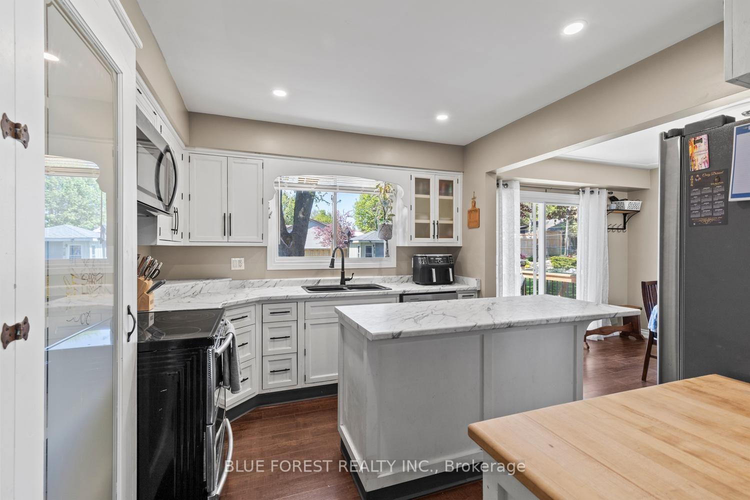 Photo 6 of 16 Dell Drive, Strathroy-Caradoc, SW — HOMEH