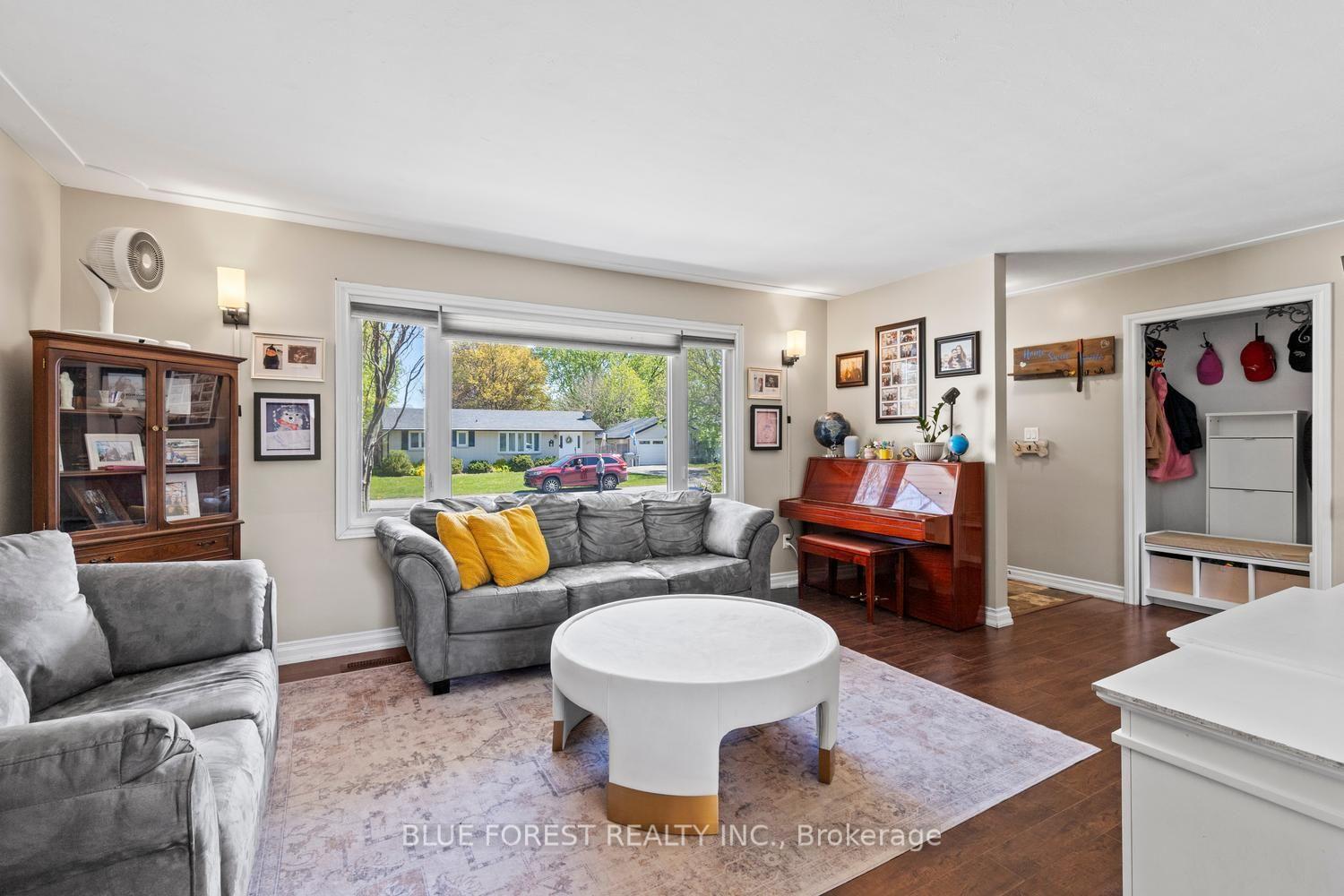 Photo 12 of 16 Dell Drive, Strathroy-Caradoc, SW — HOMEH